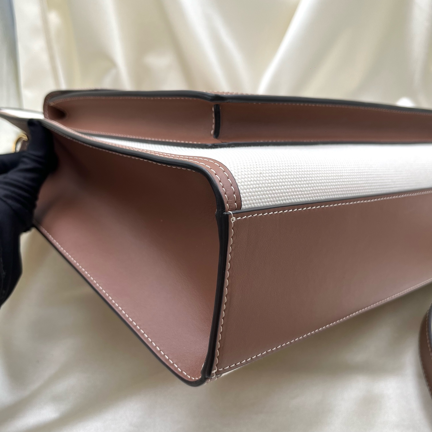 Burberry Pocket Bag Vintage Two-Tone Leather Shoulder Crossbody Tote M Authentic - Image 2