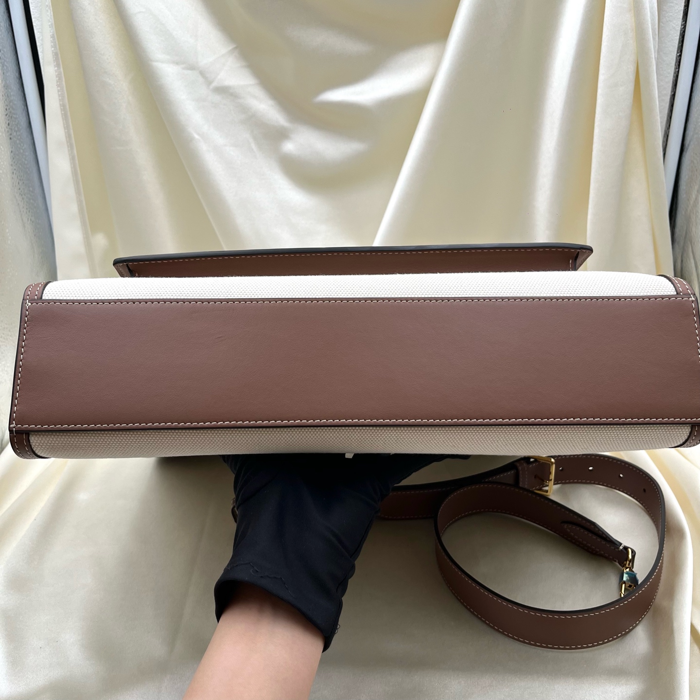 Burberry Pocket Bag Vintage Two-Tone Leather Shoulder Crossbody Tote M Authentic - Image 3
