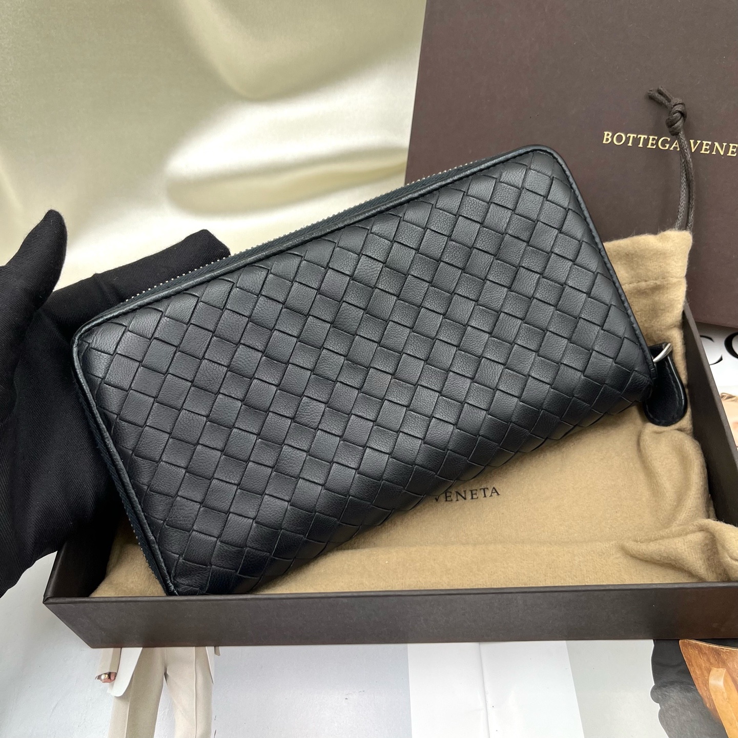 Bottega Veneta Intrecciato Leather Wallet Authentic - Image 5
