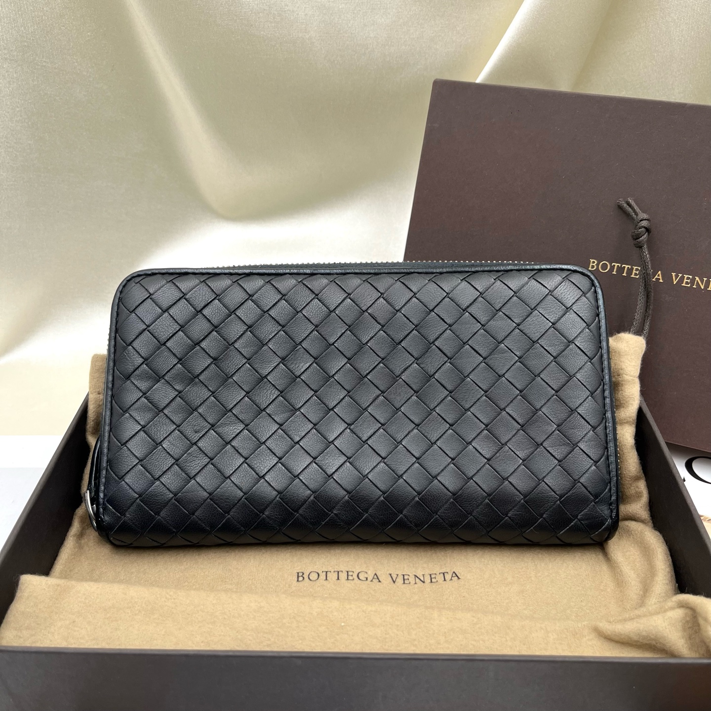 Bottega Veneta Intrecciato Leather Wallet Authentic - Image 7