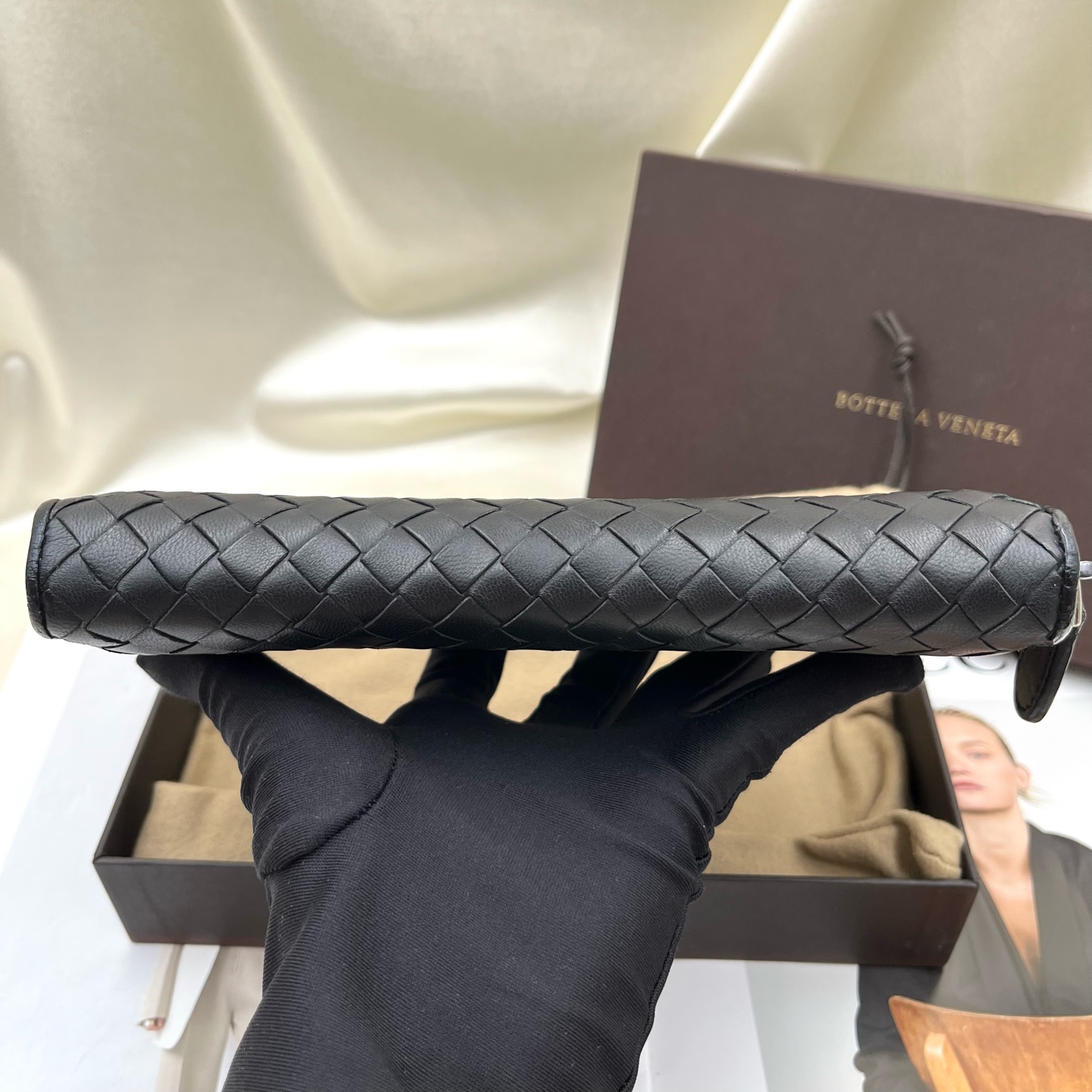 Bottega Veneta Intrecciato Leather Wallet Authentic - Image 8