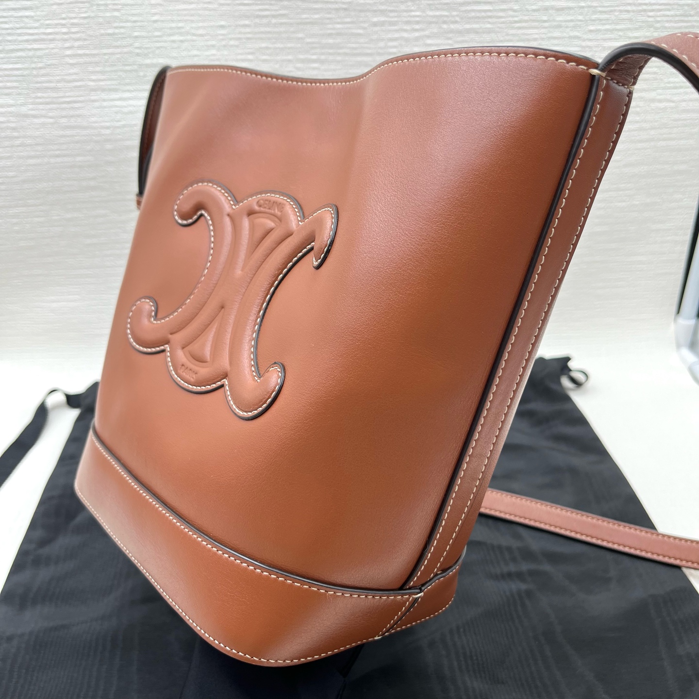 Celine Triomphe Small Smooth Calfskin Bucket Bag Taupe Authentic - Image 4