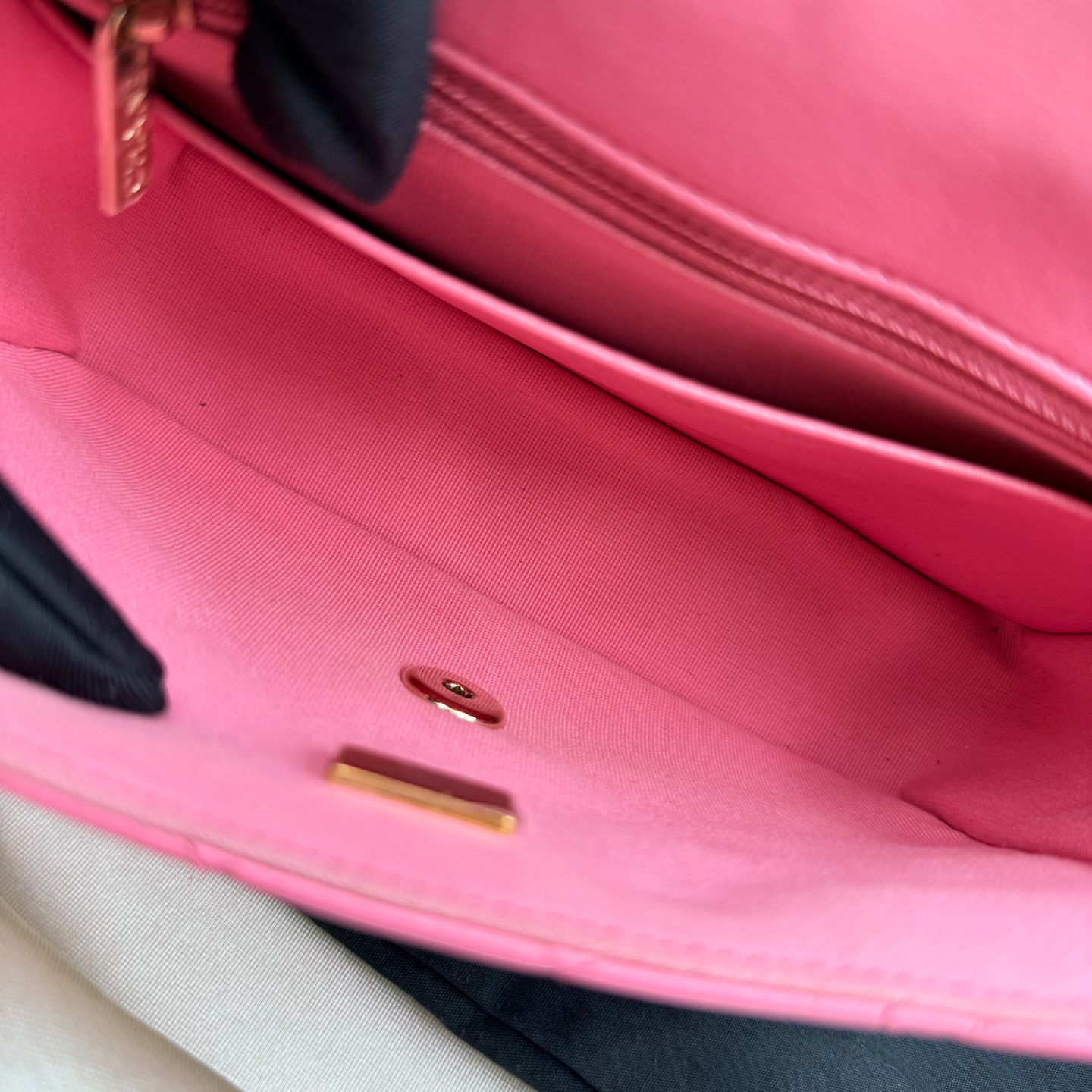 CHANEL 23P Enamel Lock Heart Chain Flap Bag Pink Lambskin Crossbody Authentic - Image 3