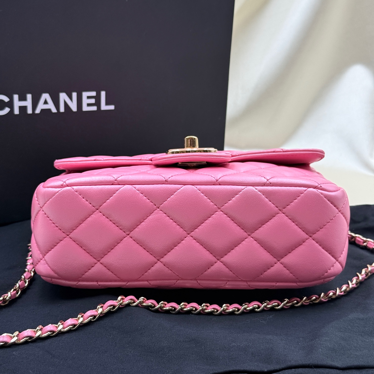 CHANEL 23P Enamel Lock Heart Chain Flap Bag Pink Lambskin Crossbody Authentic - Image 5
