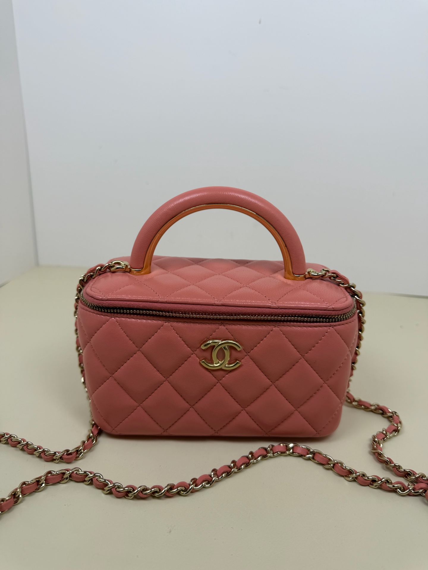 Chanel 22A Pink Lambskin Gold Hardware Box Bag 16cm Authentic