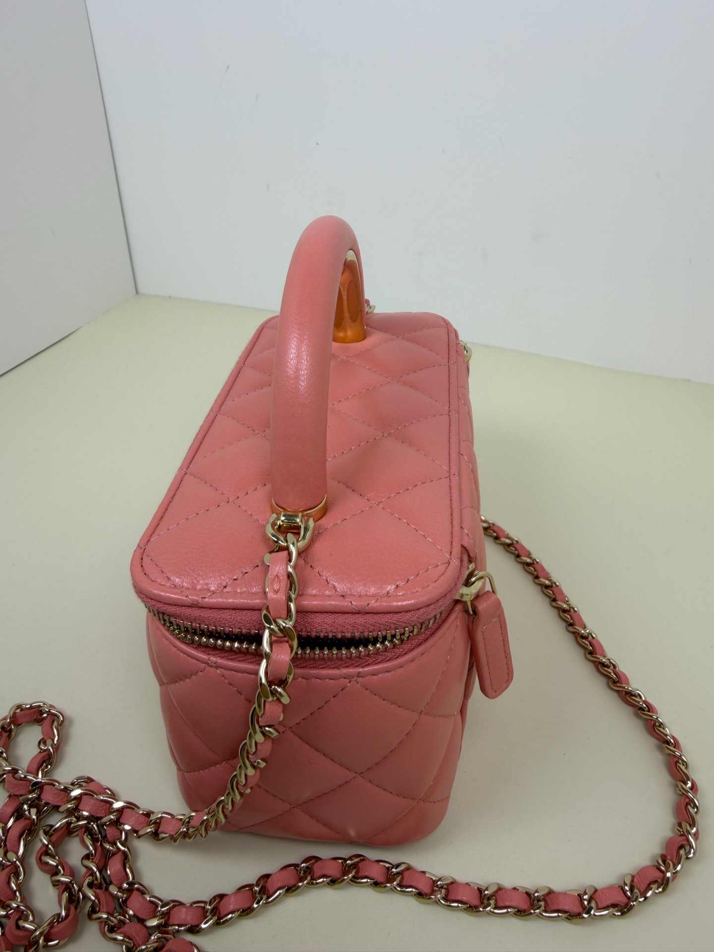 Chanel 22A Pink Lambskin Gold Hardware Box Bag 16cm Authentic - Image 4