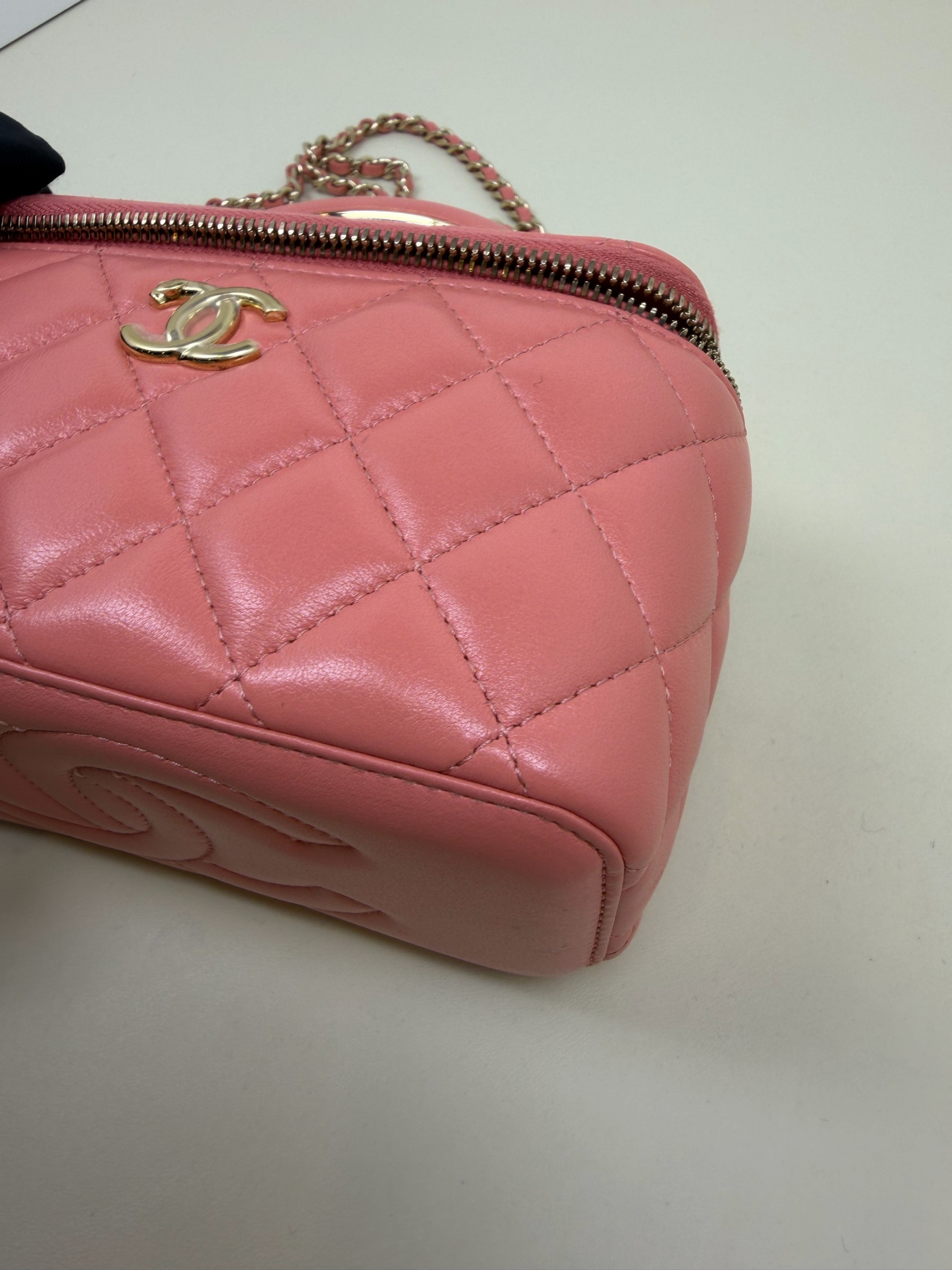 Chanel 22A Pink Lambskin Gold Hardware Box Bag 16cm Authentic - Image 5