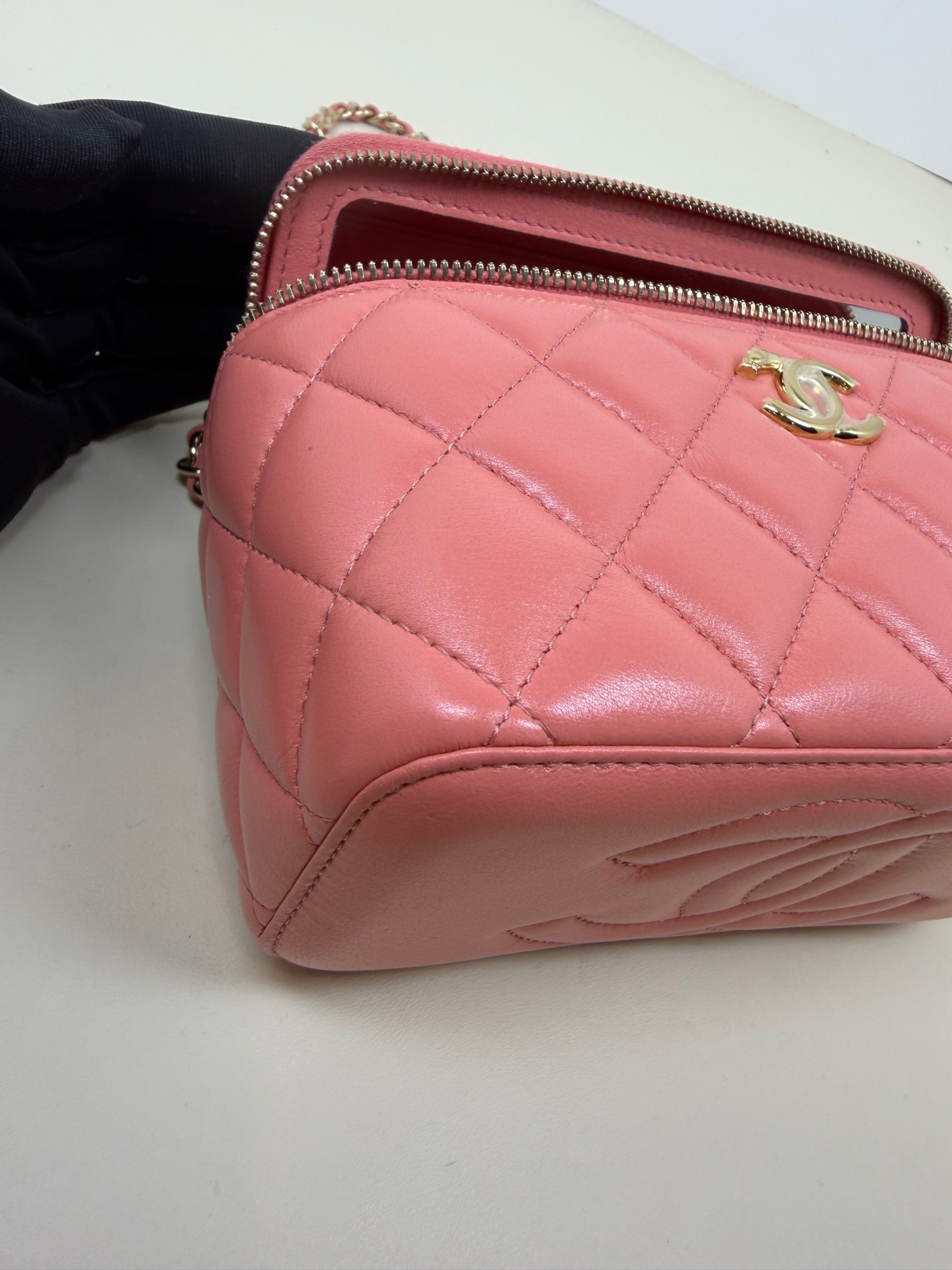 Chanel 22A Pink Lambskin Gold Hardware Box Bag 16cm Authentic - Image 6