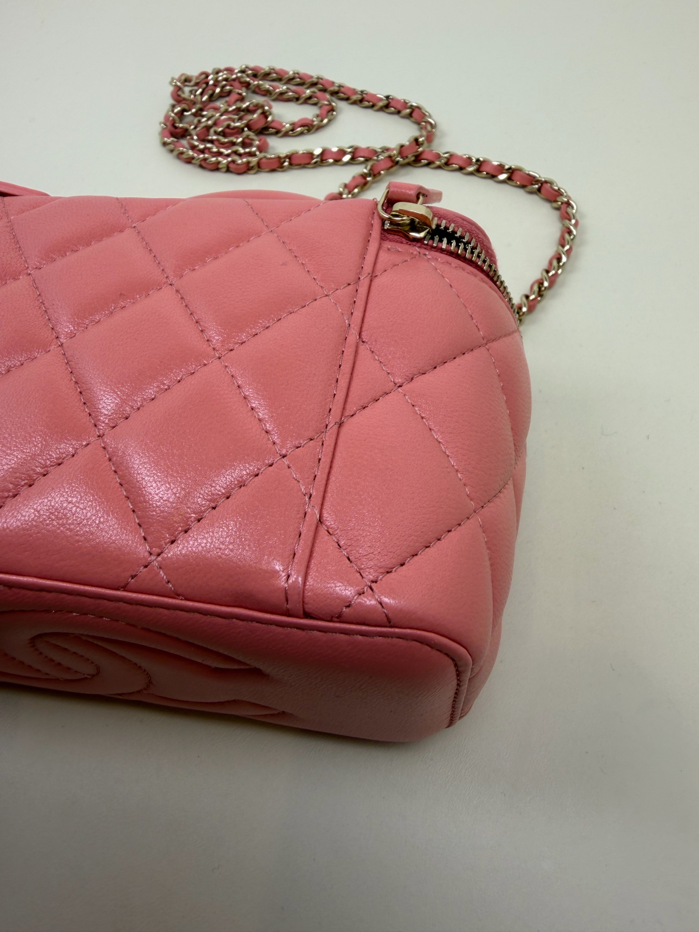 Chanel 22A Pink Lambskin Gold Hardware Box Bag 16cm Authentic - Image 7