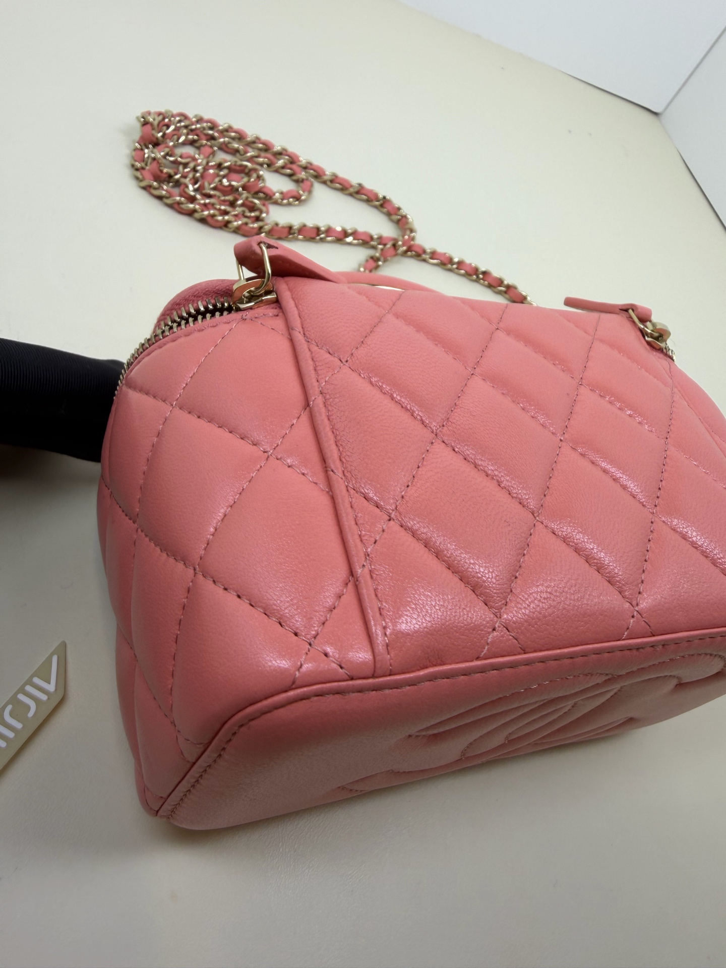 Chanel 22A Pink Lambskin Gold Hardware Box Bag 16cm Authentic - Image 8
