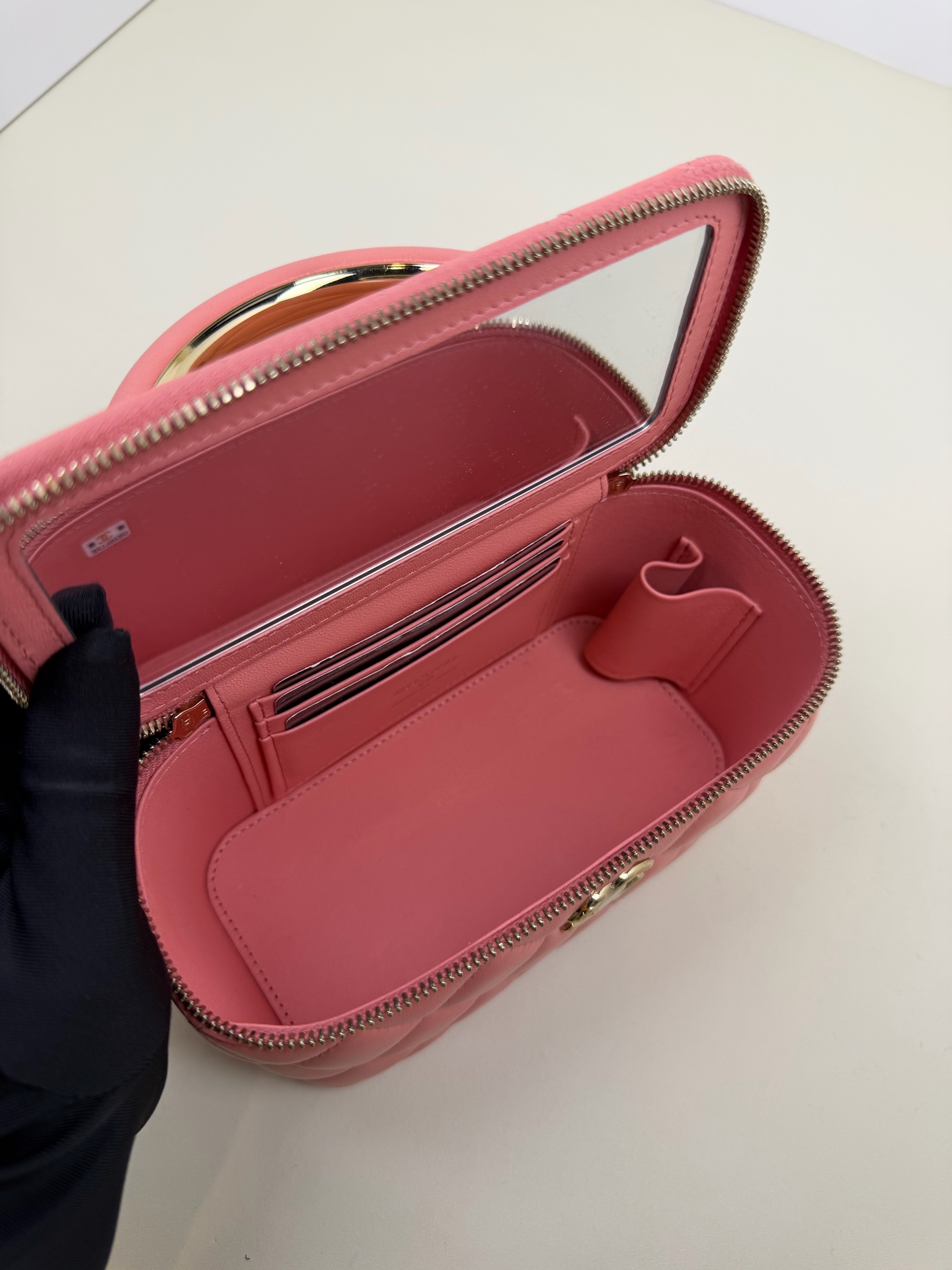 Chanel 22A Pink Lambskin Gold Hardware Box Bag 16cm Authentic - Image 9