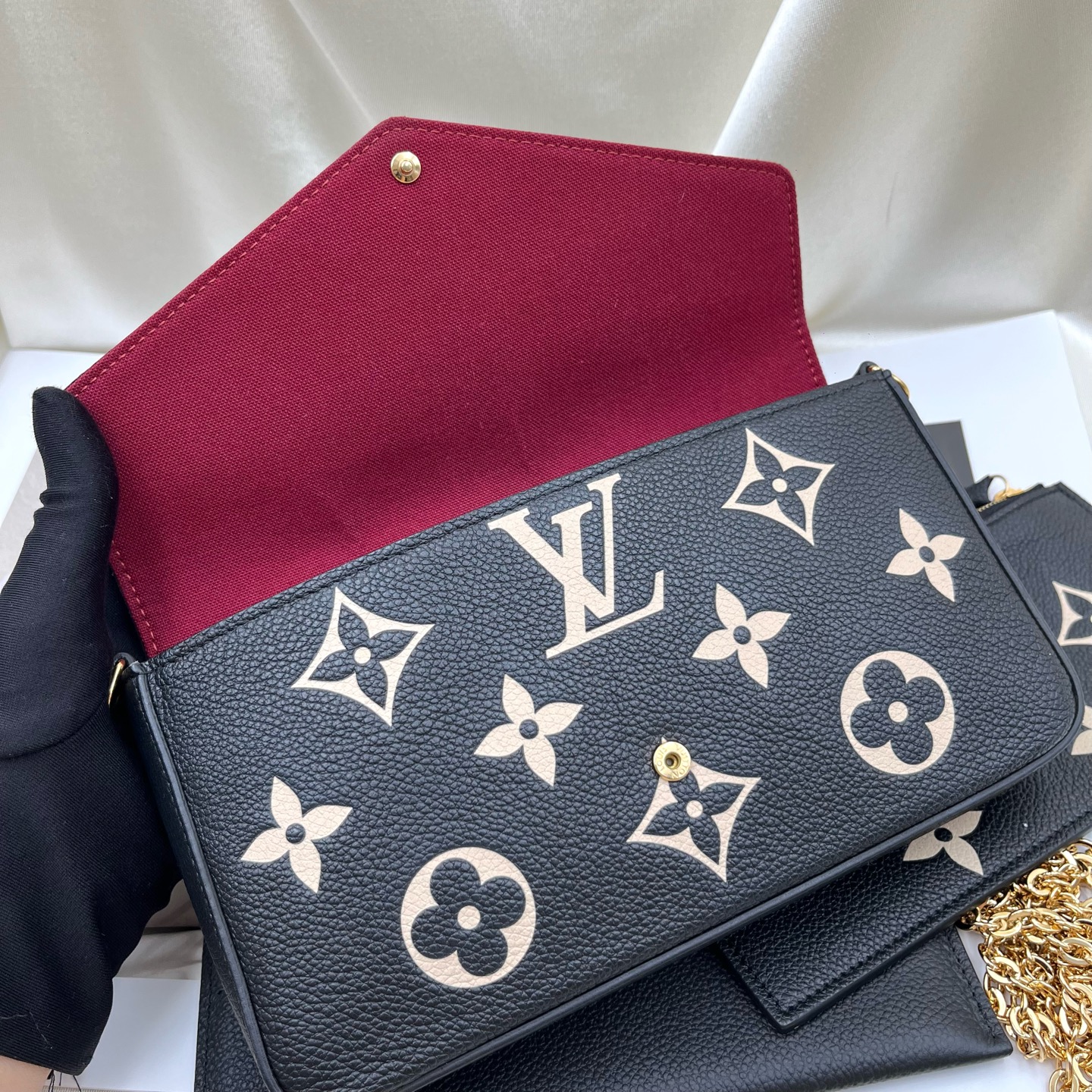 Louis Vuitton M80482 Black Calfskin Pochette Félicie Envelope Crossbod Authentic
