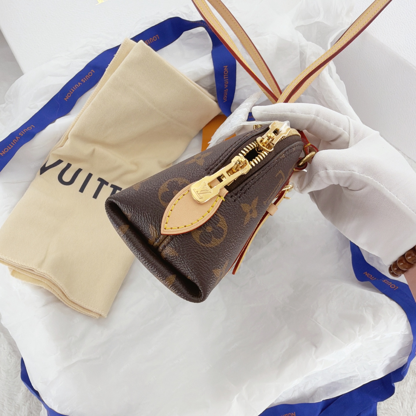 LV Eastwest New Long Strap Shell Bag Authentic - Image 3