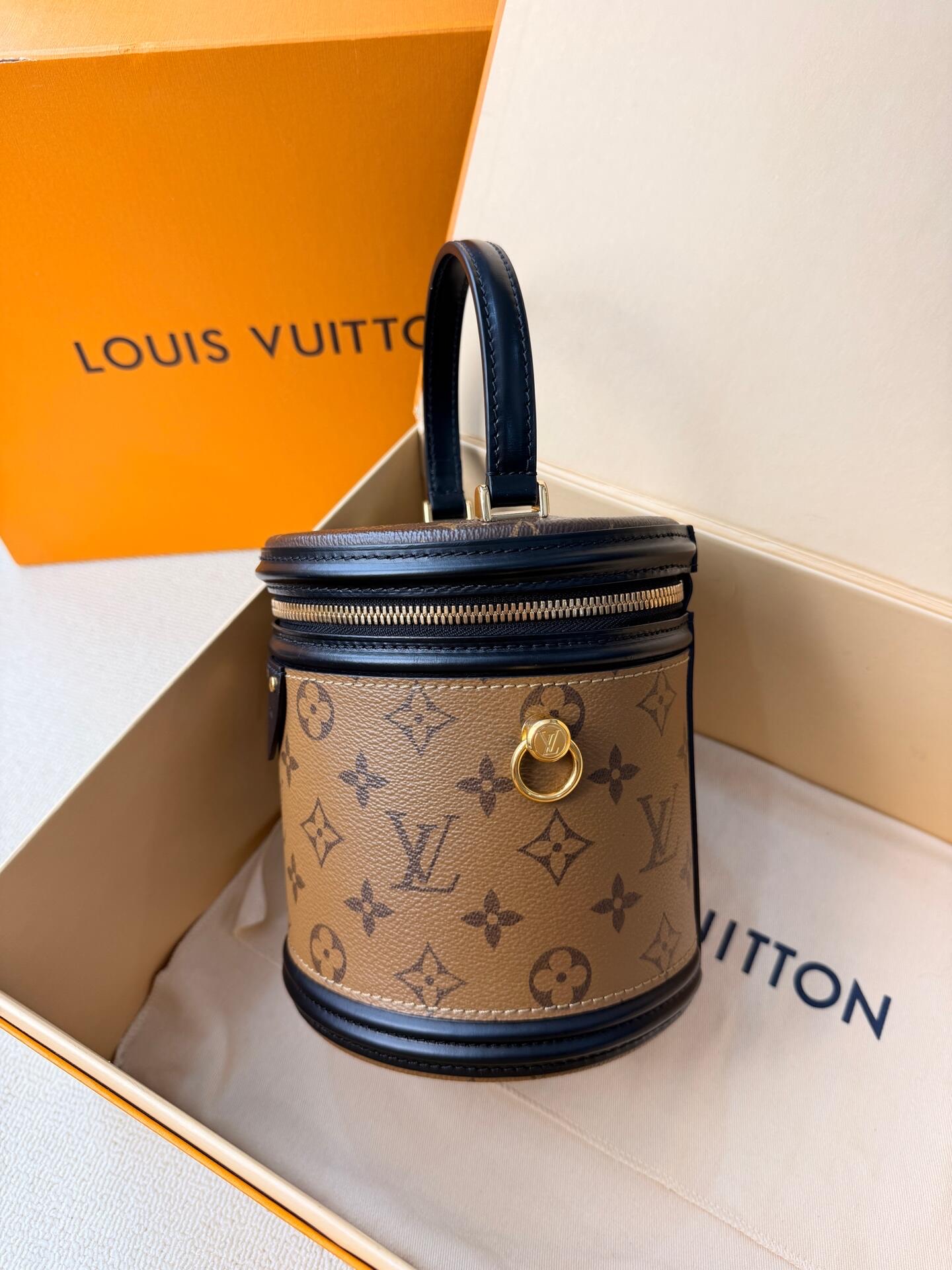 LV Bucket Drawstring Bag Monogram Canvas Authentic - Image 3
