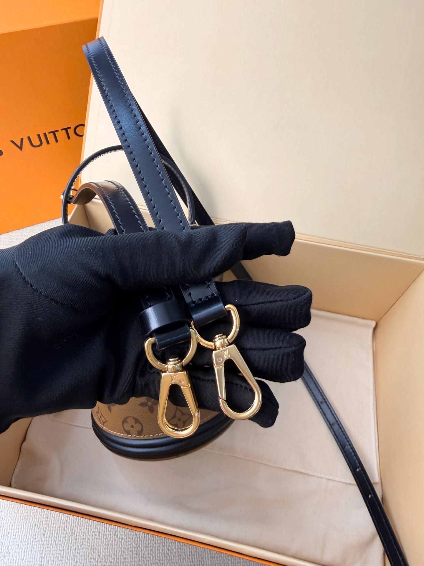 LV Bucket Drawstring Bag Monogram Canvas Authentic - Image 7