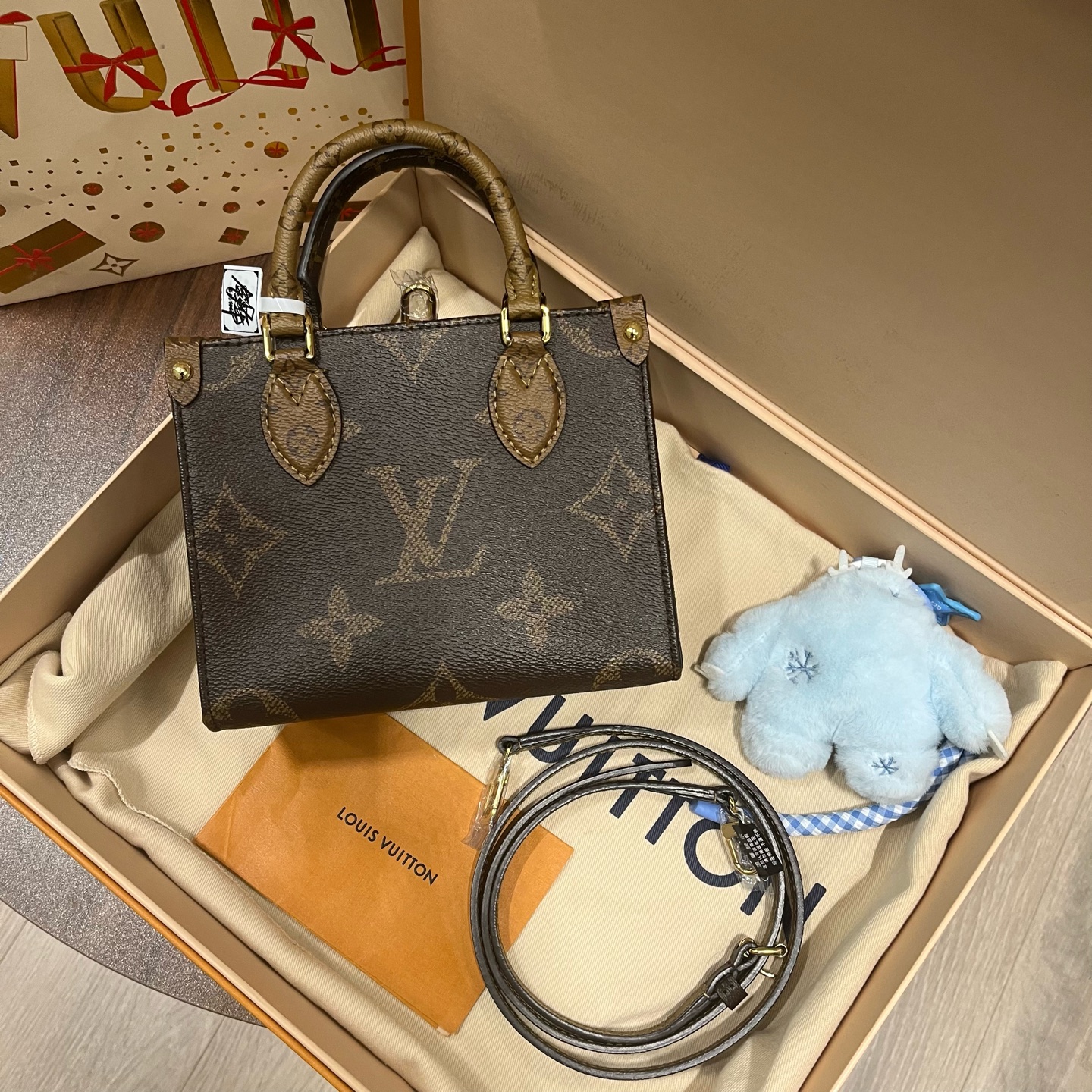 Louis Vuitton Onthego BB Tote Bag 2026 New with Film Authentic