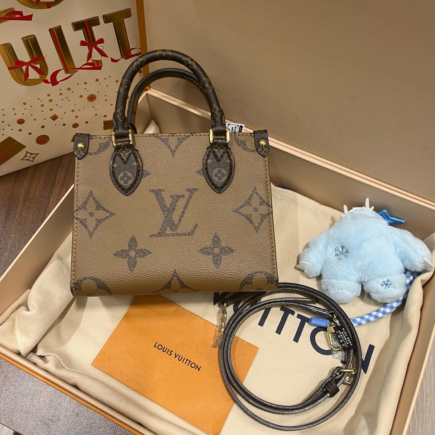 Louis Vuitton Onthego BB Tote Bag 2026 New with Film Authentic - Image 2