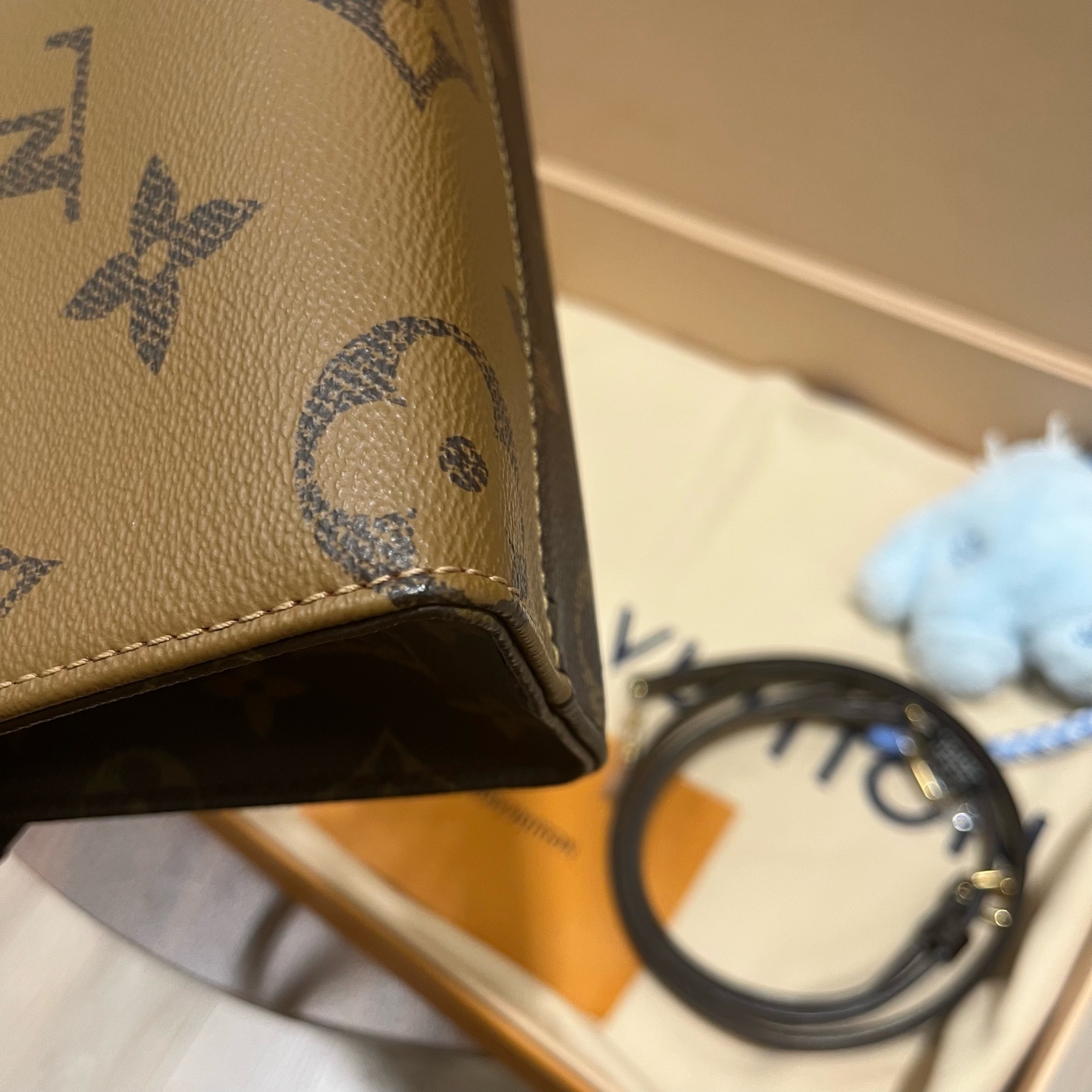 Louis Vuitton Onthego BB Tote Bag 2026 New with Film Authentic - Image 5