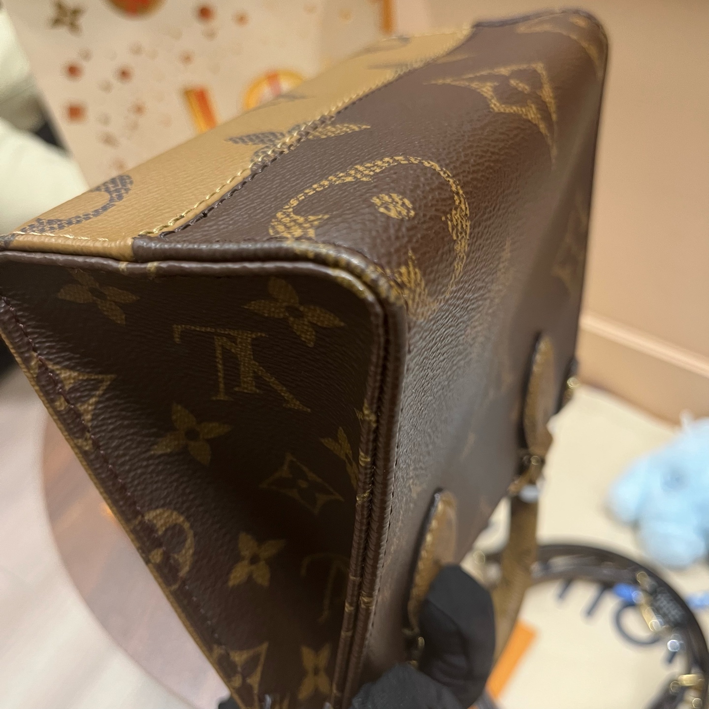 Louis Vuitton Onthego BB Tote Bag 2026 New with Film Authentic - Image 6