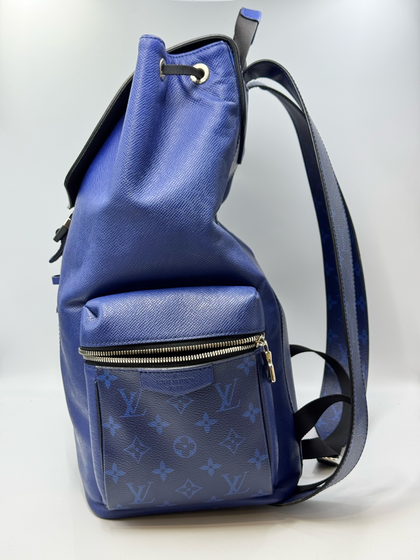 LV Blue Leather Men's Backpack 29cm Authentic - Image 2