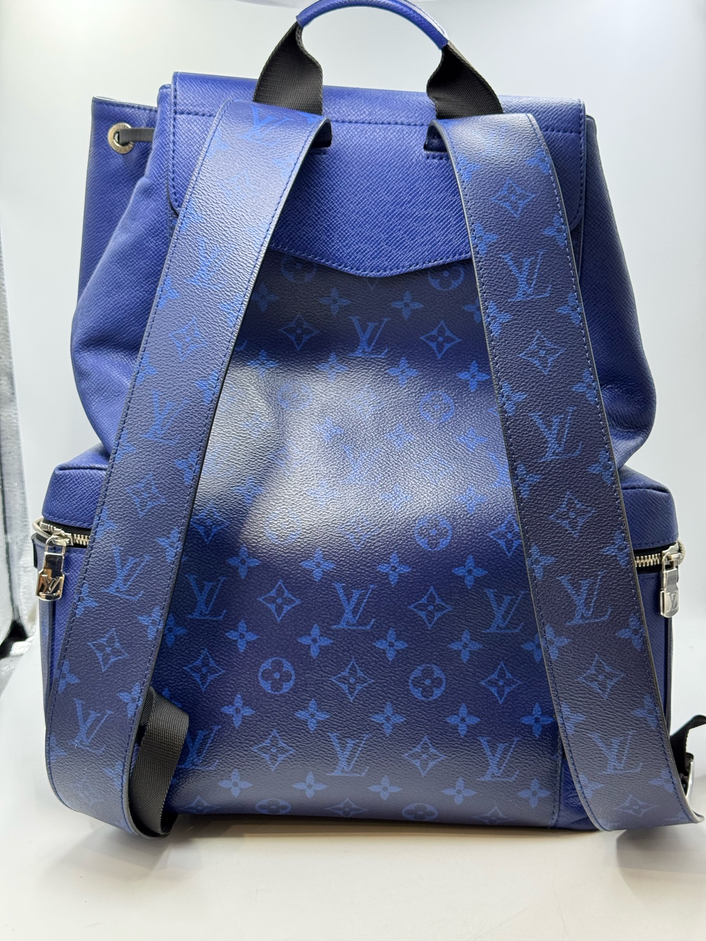 LV Blue Leather Men's Backpack 29cm Authentic - Image 3