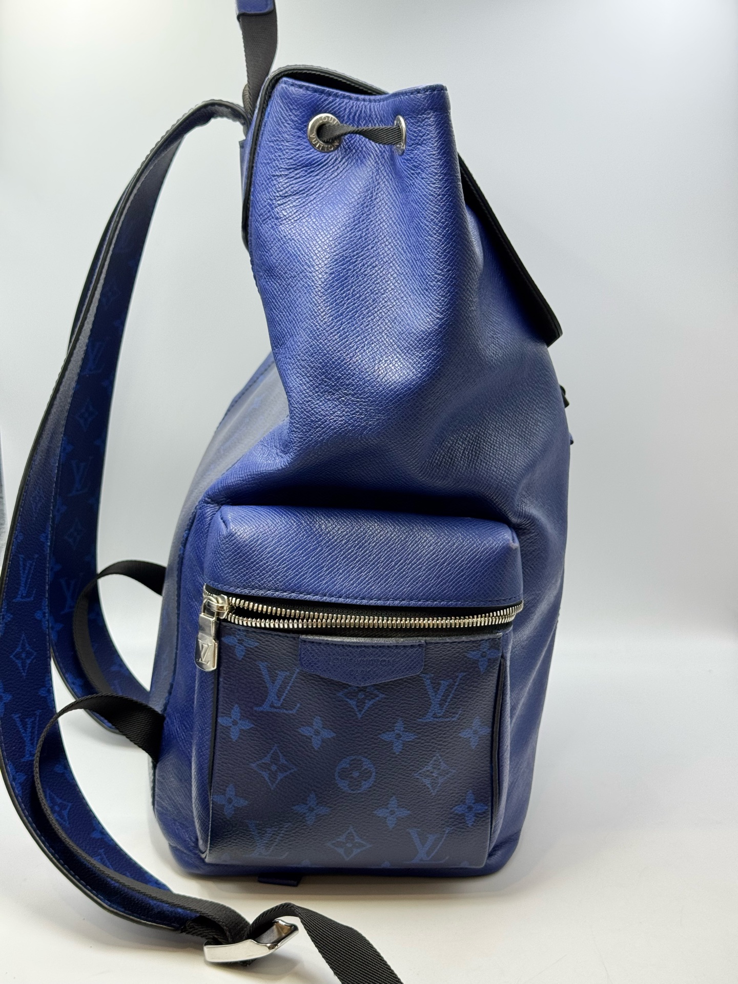 LV Blue Leather Men's Backpack 29cm Authentic - Image 4