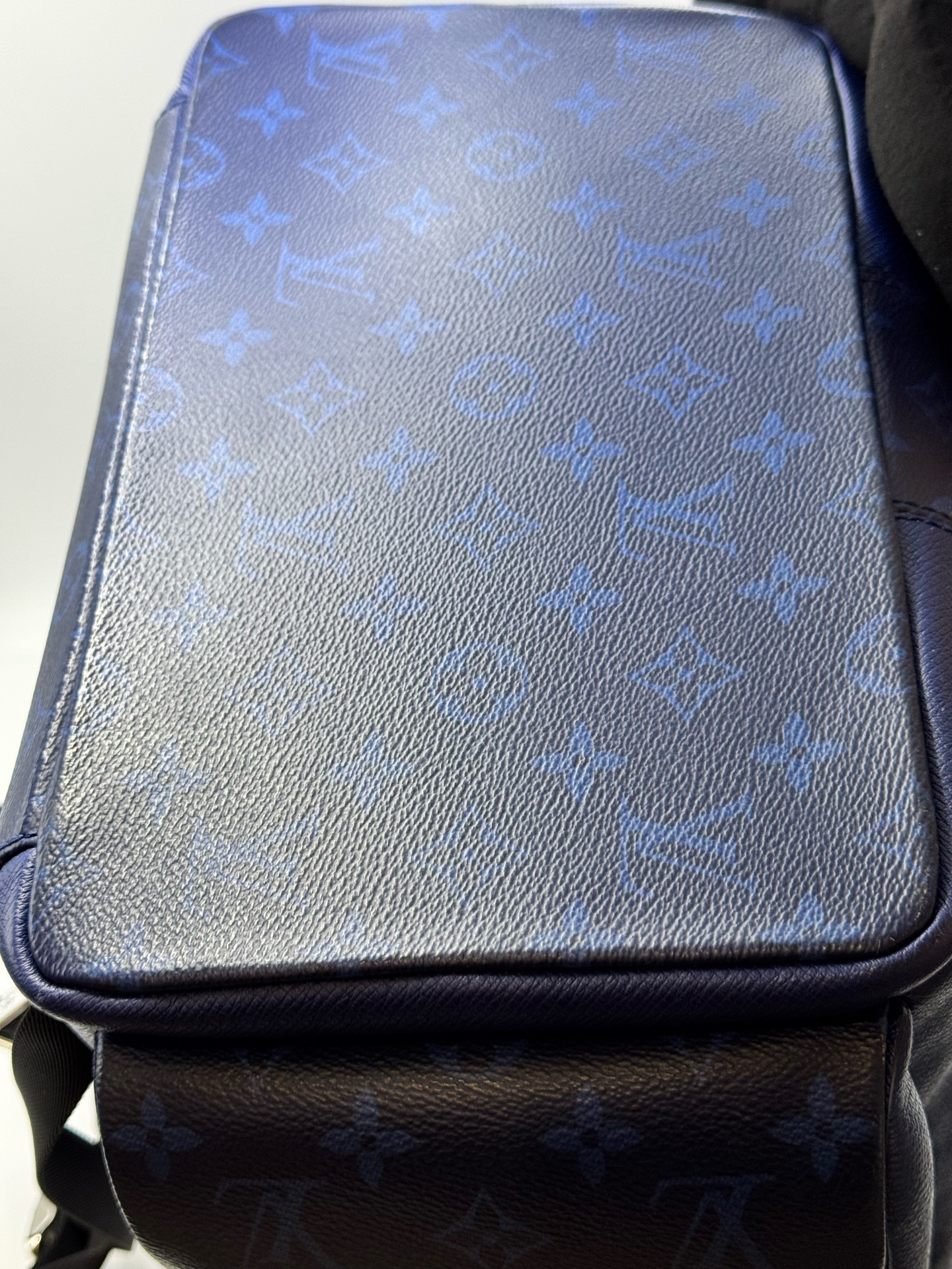 LV Blue Leather Men's Backpack 29cm Authentic - Image 6