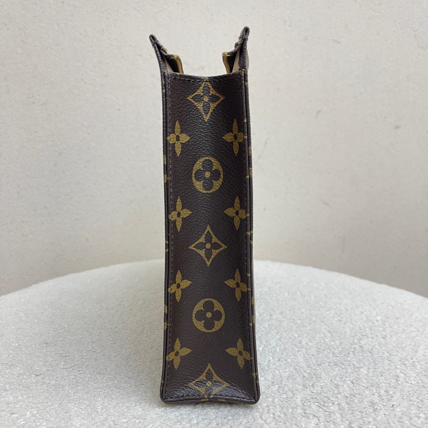 LV Poche Toilette 99% New Louis Vuitton Crossbody Authentic - Image 4