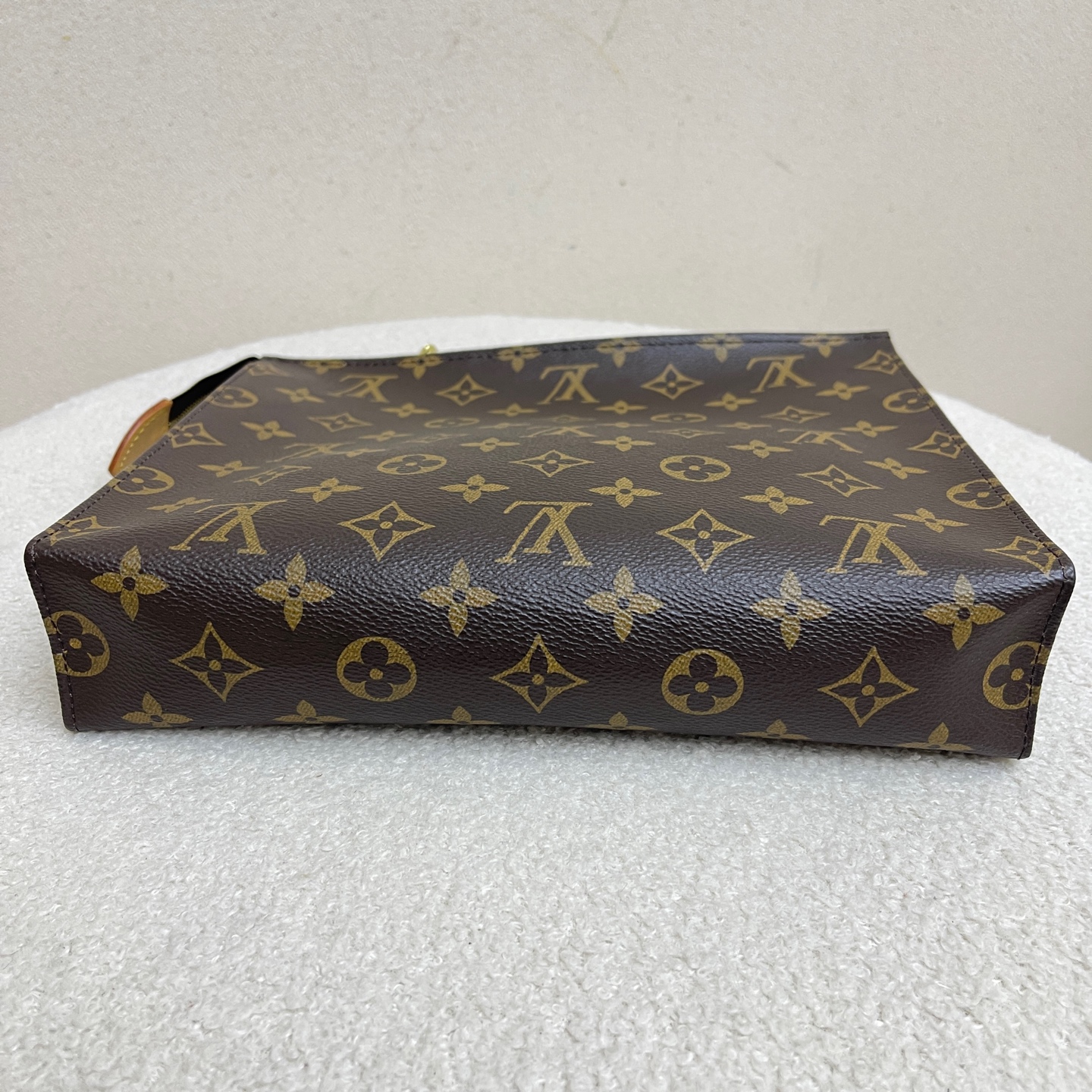 LV Poche Toilette 99% New Louis Vuitton Crossbody Authentic - Image 6