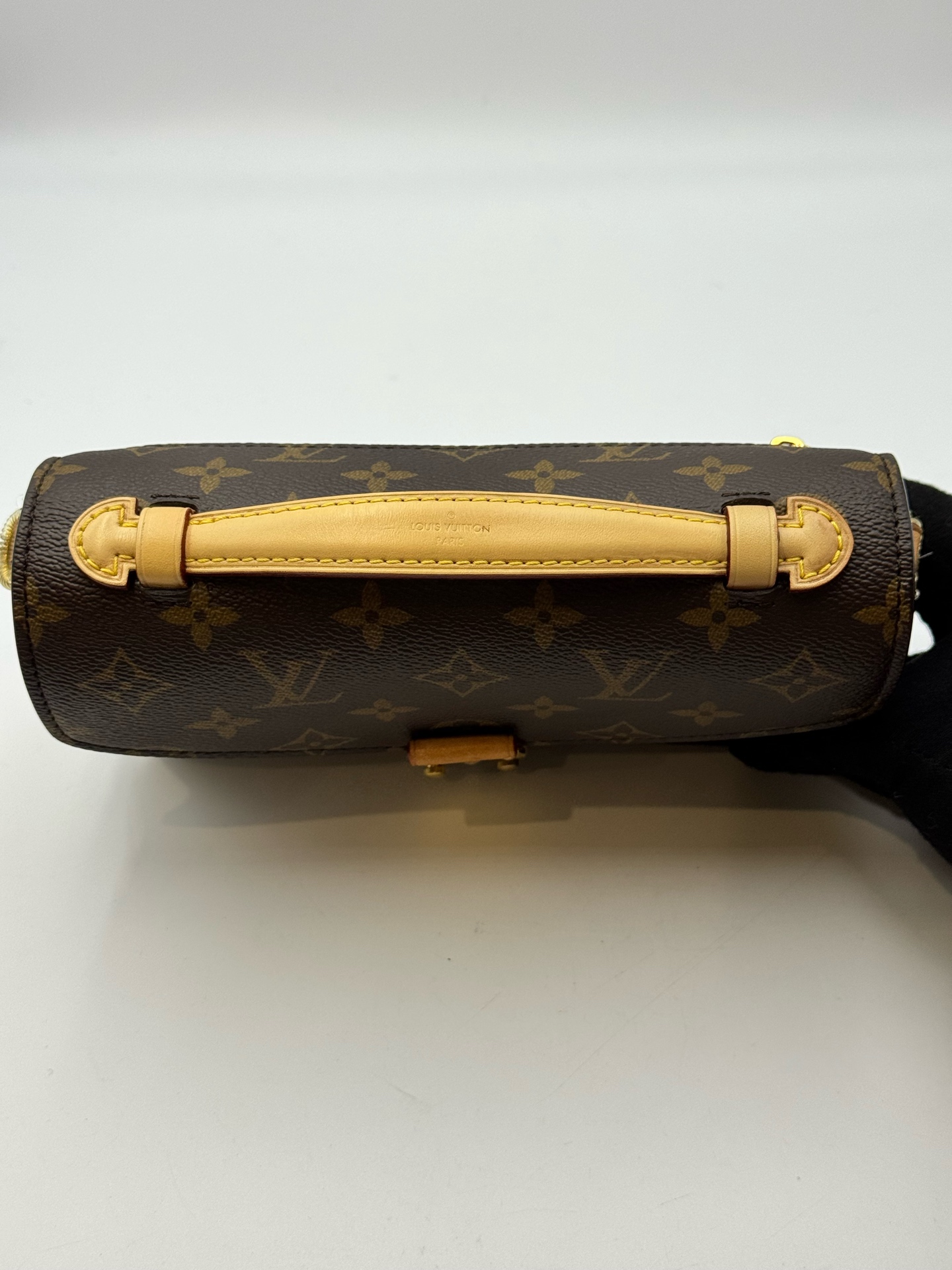 Louis Vuitton Monogram Coated Canvas Mini Messenger Bag 21.5x6x13.5 Authentic - Image 6