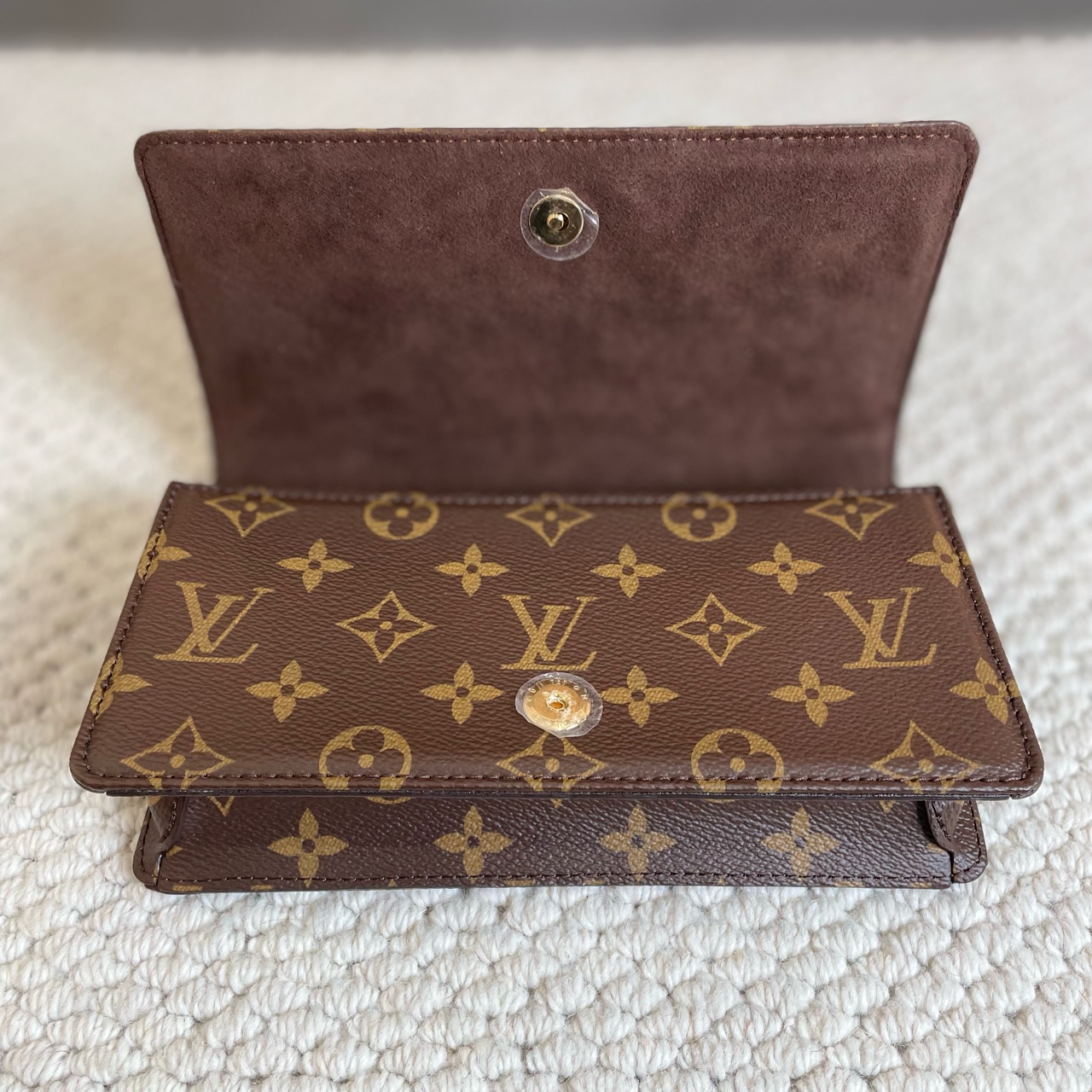 Louis Vuitton Lily WOC Crossbody Bag 2023 New AB Condition Authentic - Image 6