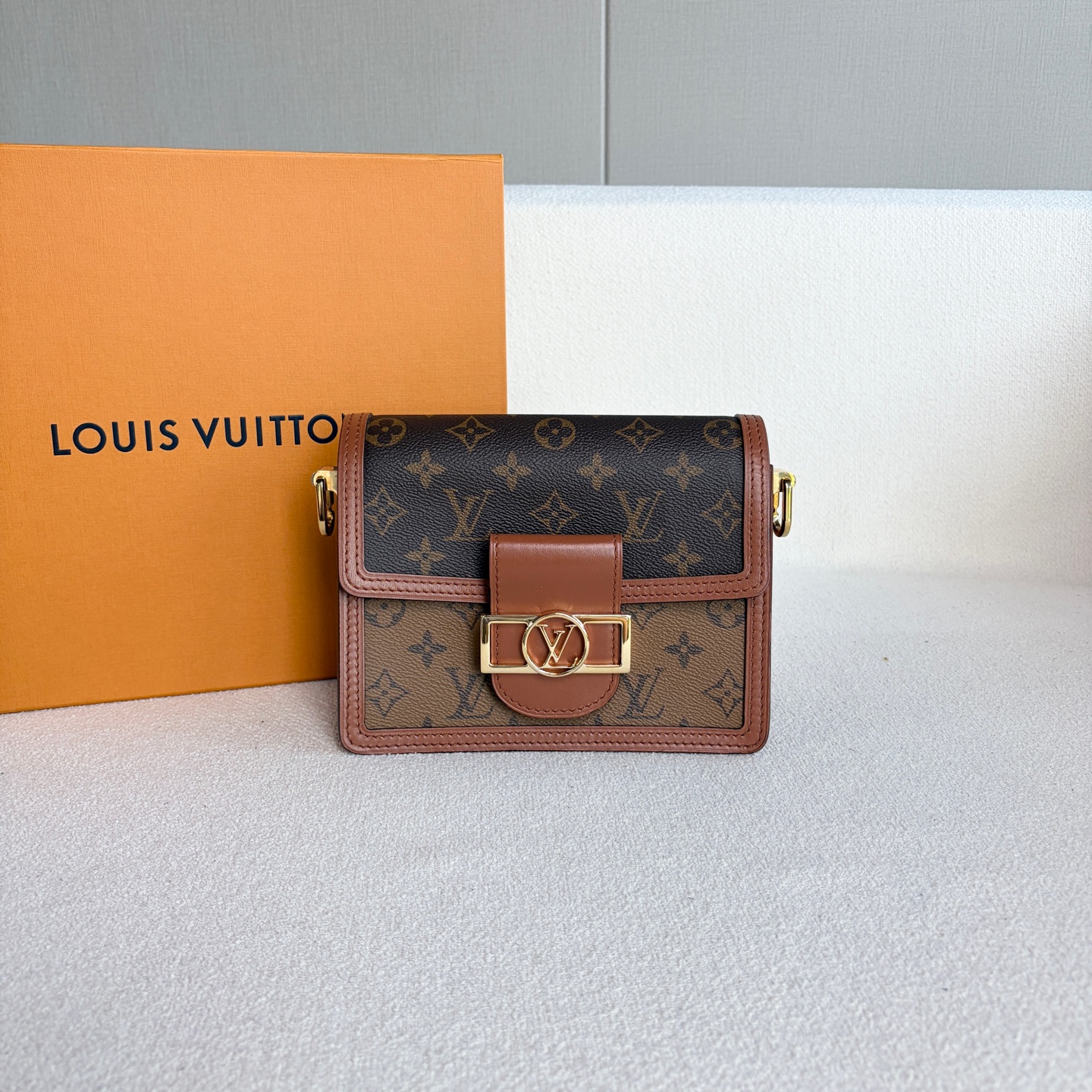 LV Dauphine PM Crossbody Bag Monogram Canvas 20x16x8cm Authentic - Image 2