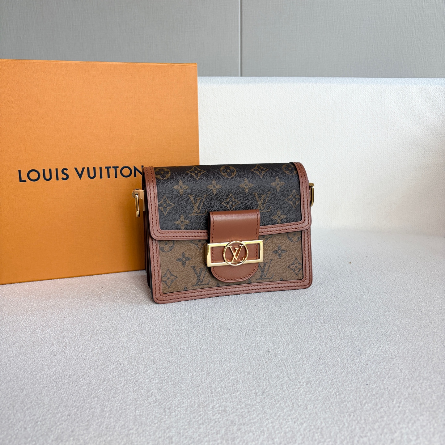 LV Dauphine PM Crossbody Bag Monogram Canvas 20x16x8cm Authentic - Image 4