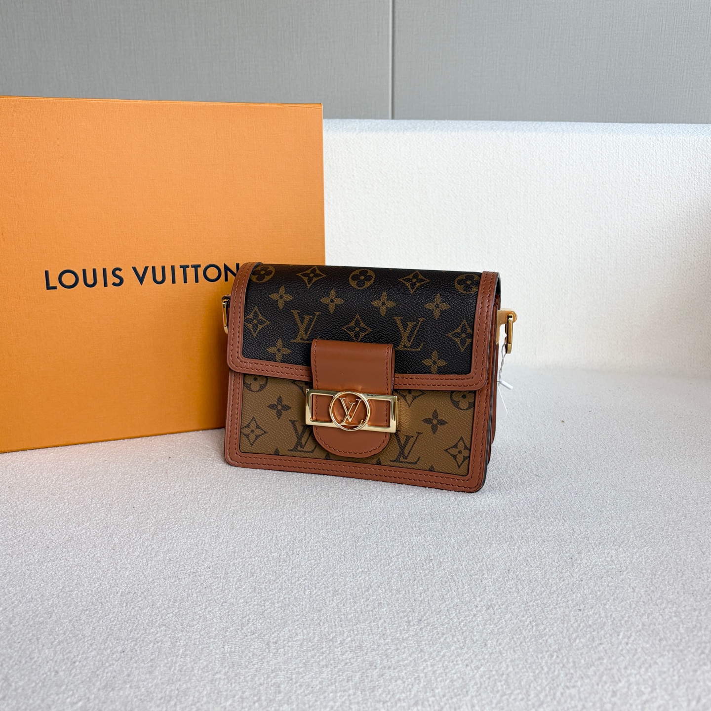 LV Dauphine PM Crossbody Bag Monogram Canvas 20x16x8cm Authentic - Image 5