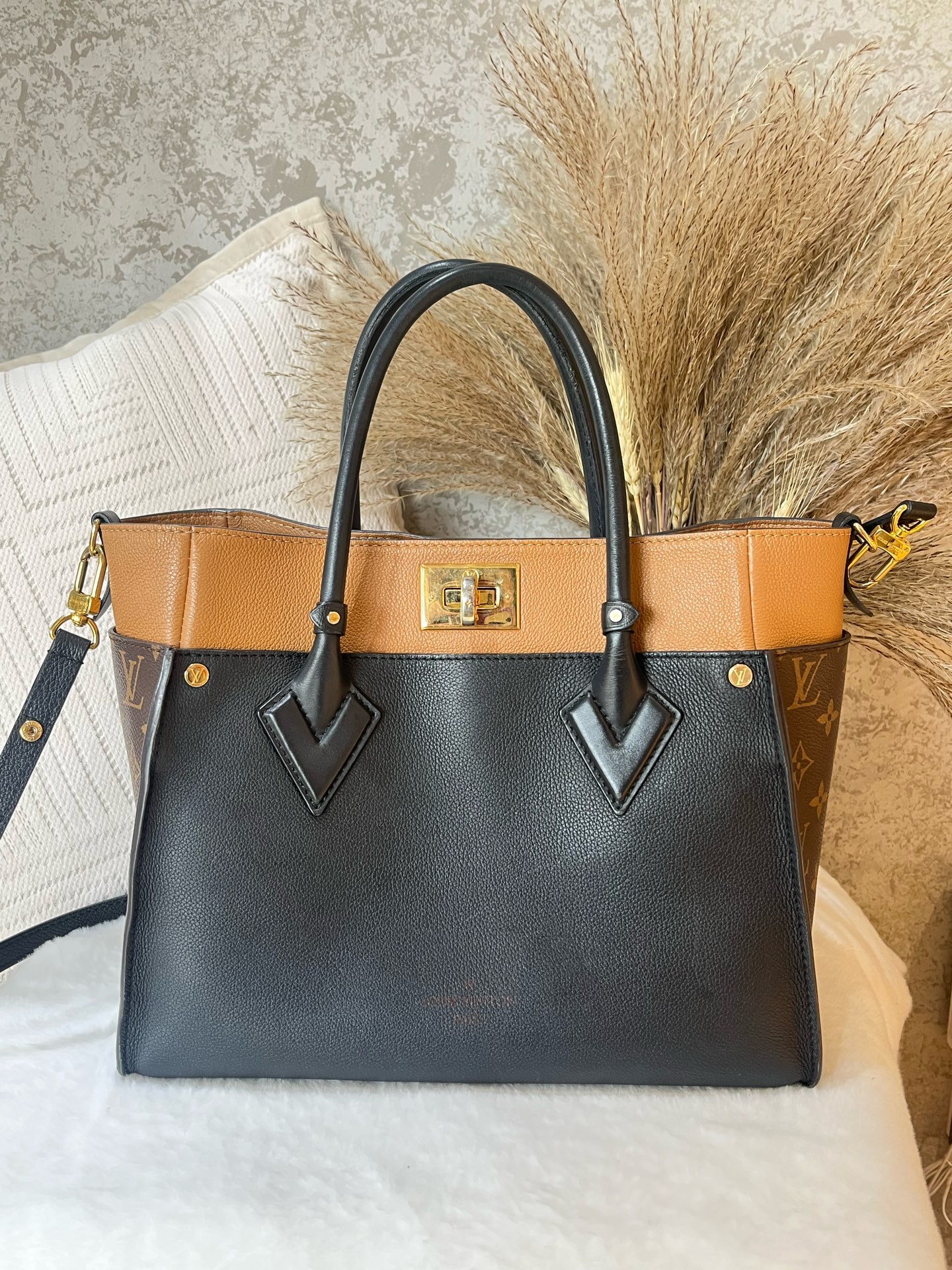 LV On My Side Bag H0587 Louis Vuitton Tote Authentic