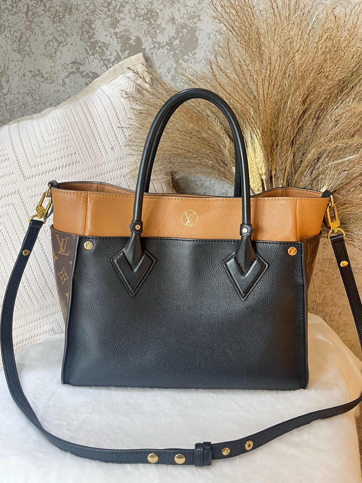 LV On My Side Bag H0587 Louis Vuitton Tote Authentic - Image 2