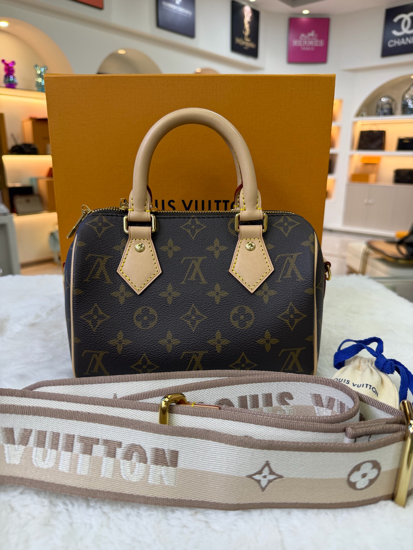 LV SP20 Beige Shoulder Bag 99% New Full Set Authentic