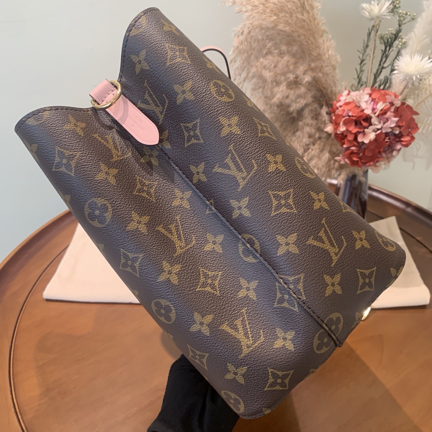 LV Monogram Neonoe Pink Bucket Bag Shoulder Crossbody Authentic - Image 3