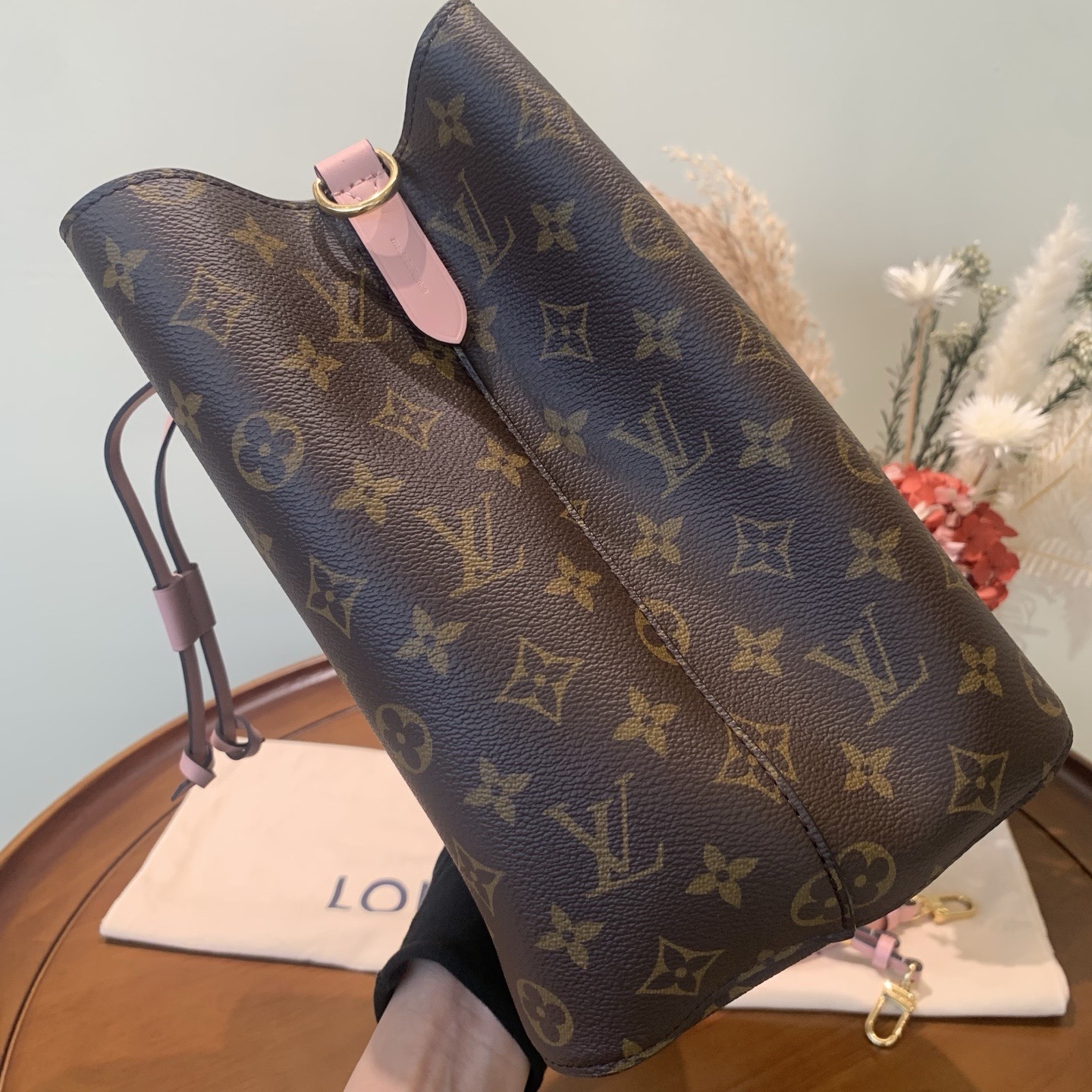 LV Monogram Neonoe Pink Bucket Bag Shoulder Crossbody Authentic - Image 4