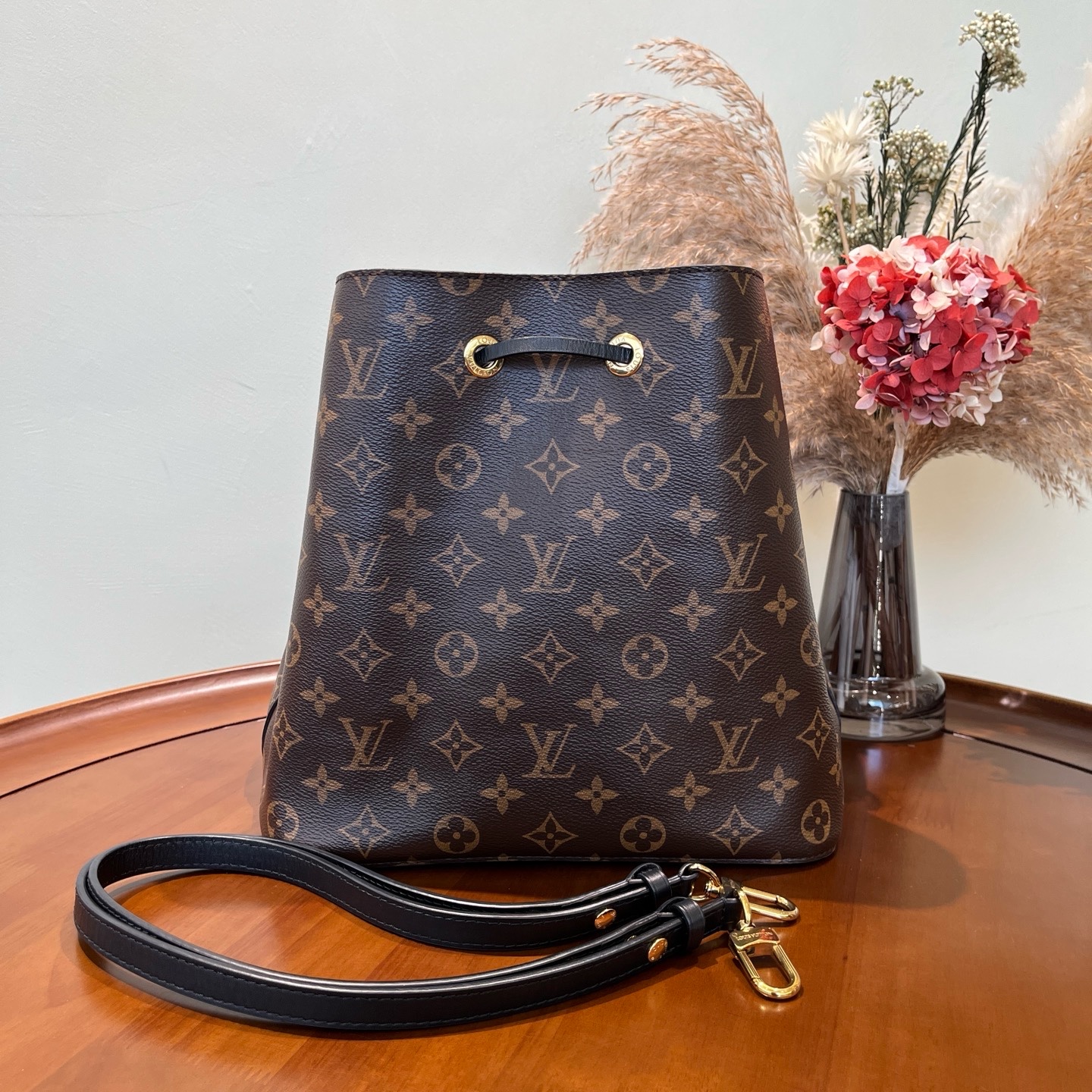 LV Monogram Neonoe Black Bucket Bag Crossbody Authentic - Image 2