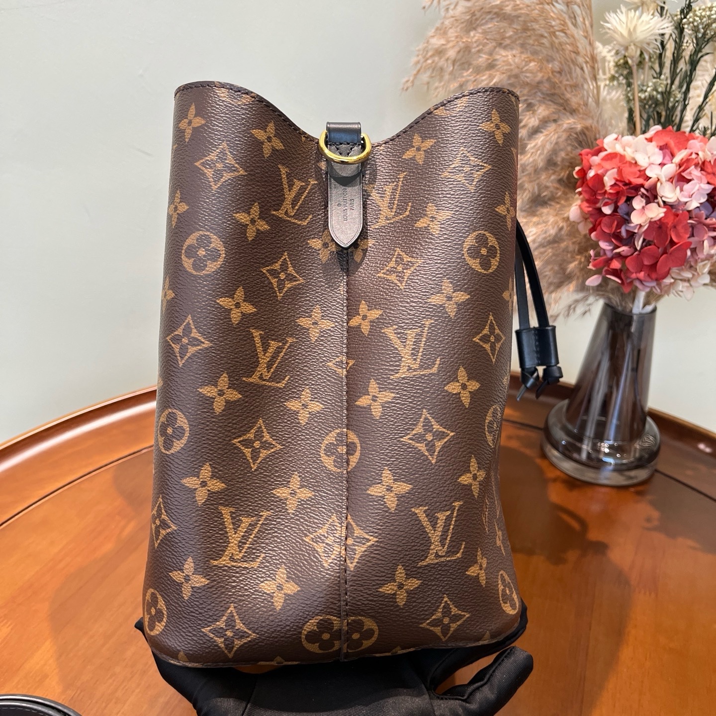 LV Monogram Neonoe Black Bucket Bag Crossbody Authentic - Image 3