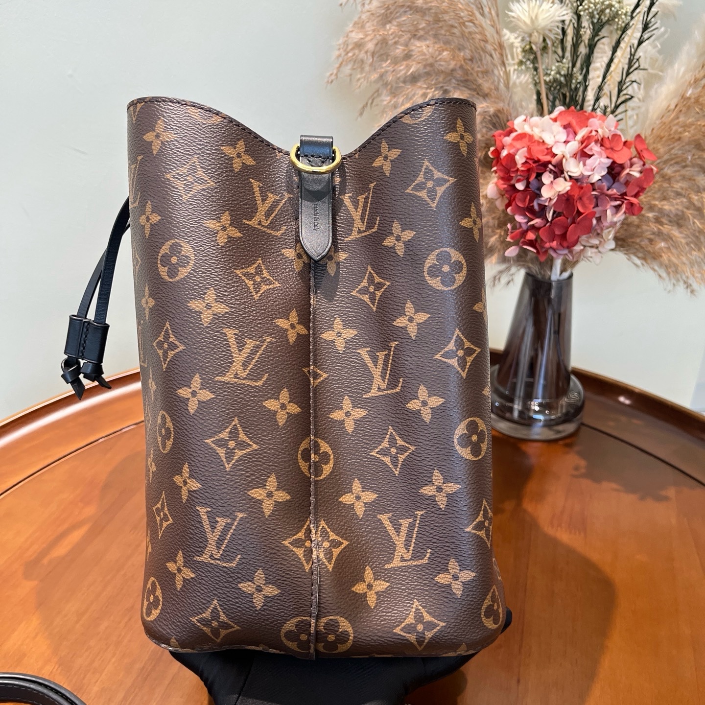 LV Monogram Neonoe Black Bucket Bag Crossbody Authentic - Image 4