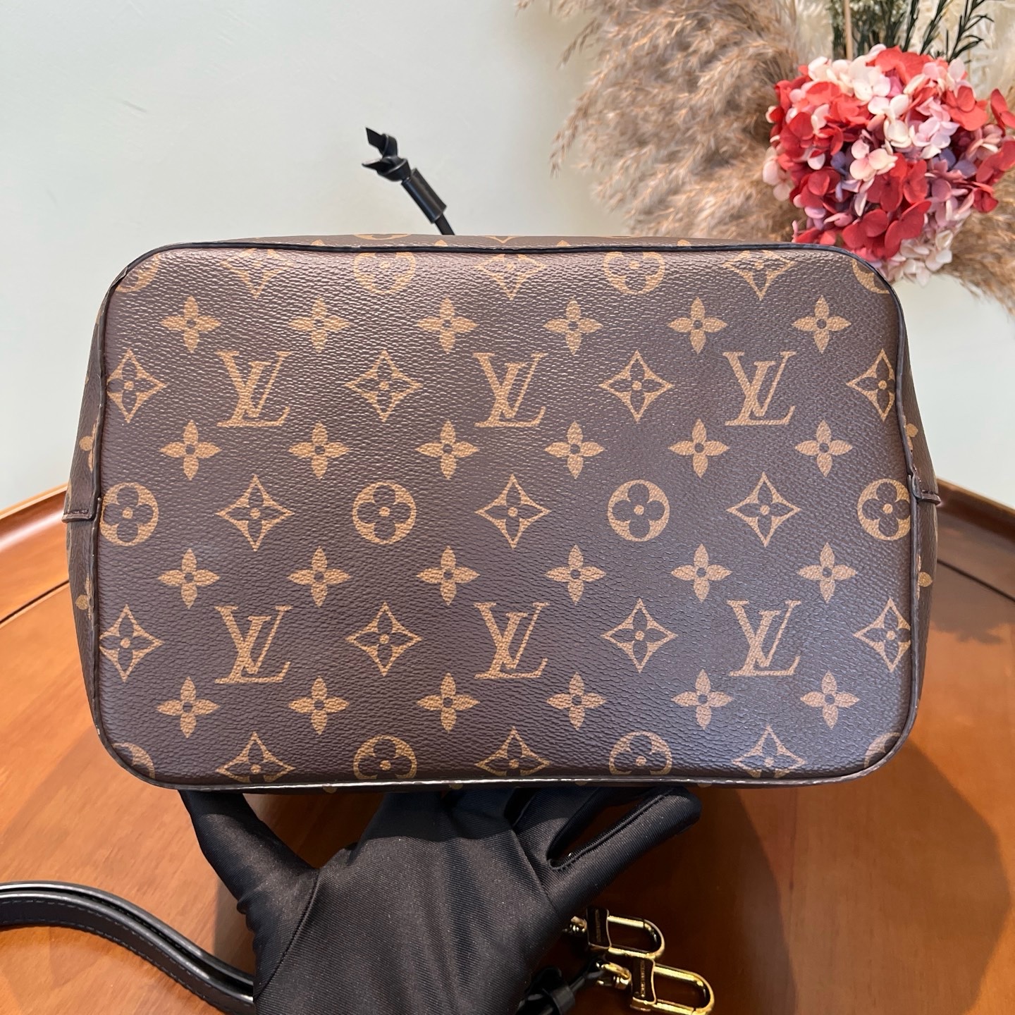 LV Monogram Neonoe Black Bucket Bag Crossbody Authentic - Image 5
