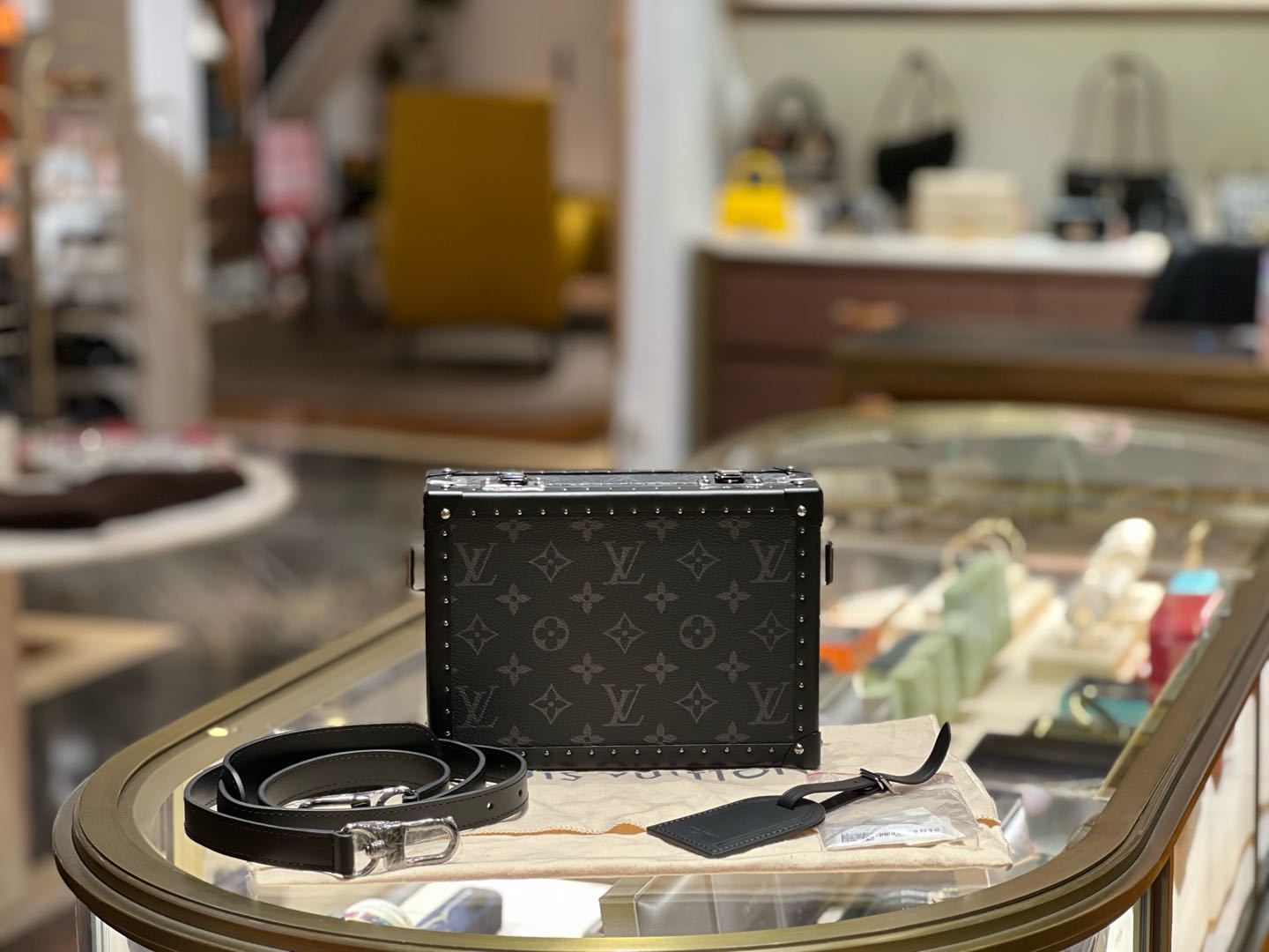 LV Black Obsidian Clutch Box Mini Trunk Limited Runway Unused Authentic - Image 3