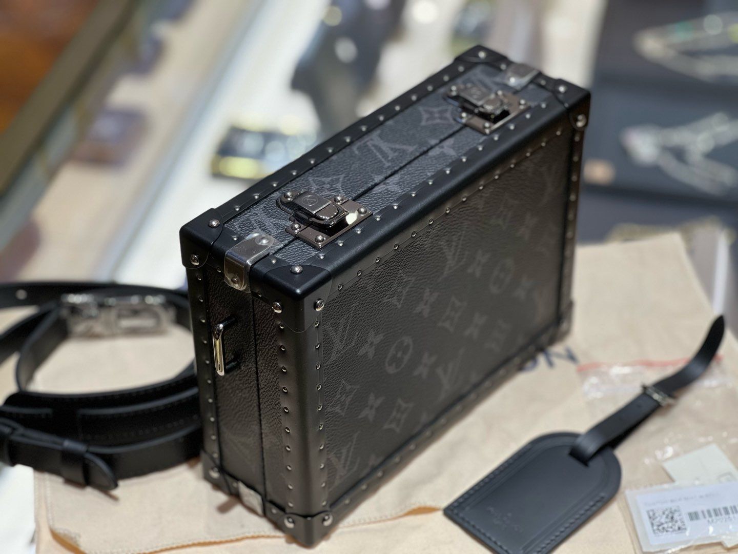 LV Black Obsidian Clutch Box Mini Trunk Limited Runway Unused Authentic - Image 4