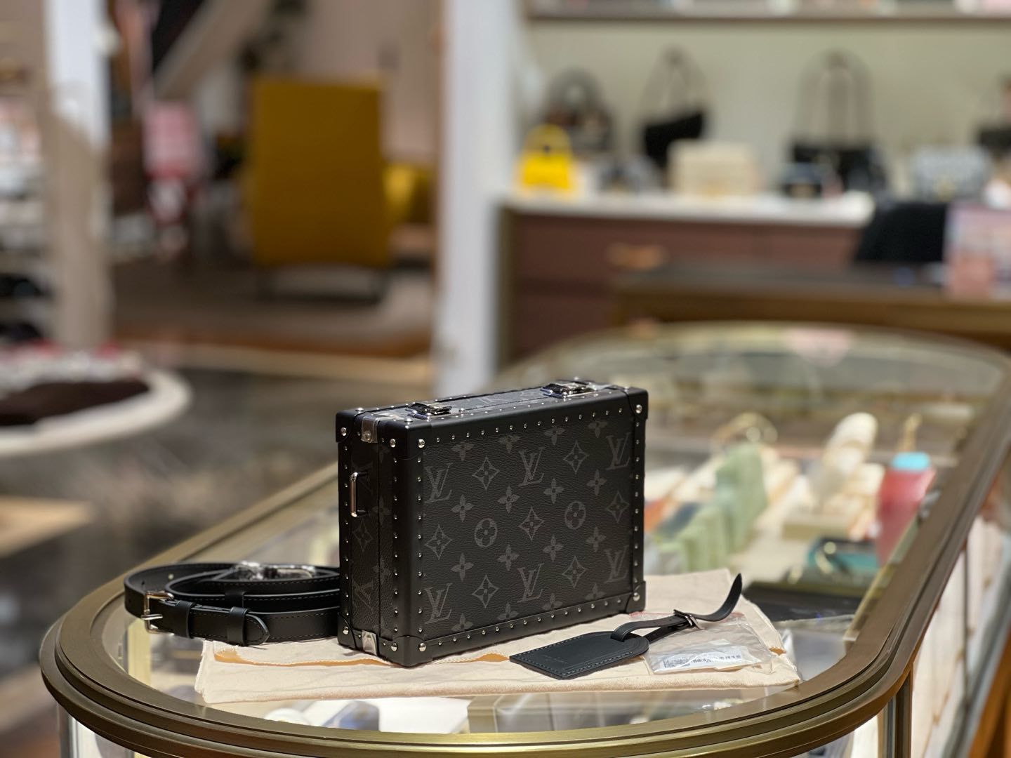 LV Black Obsidian Clutch Box Mini Trunk Limited Runway Unused Authentic - Image 5