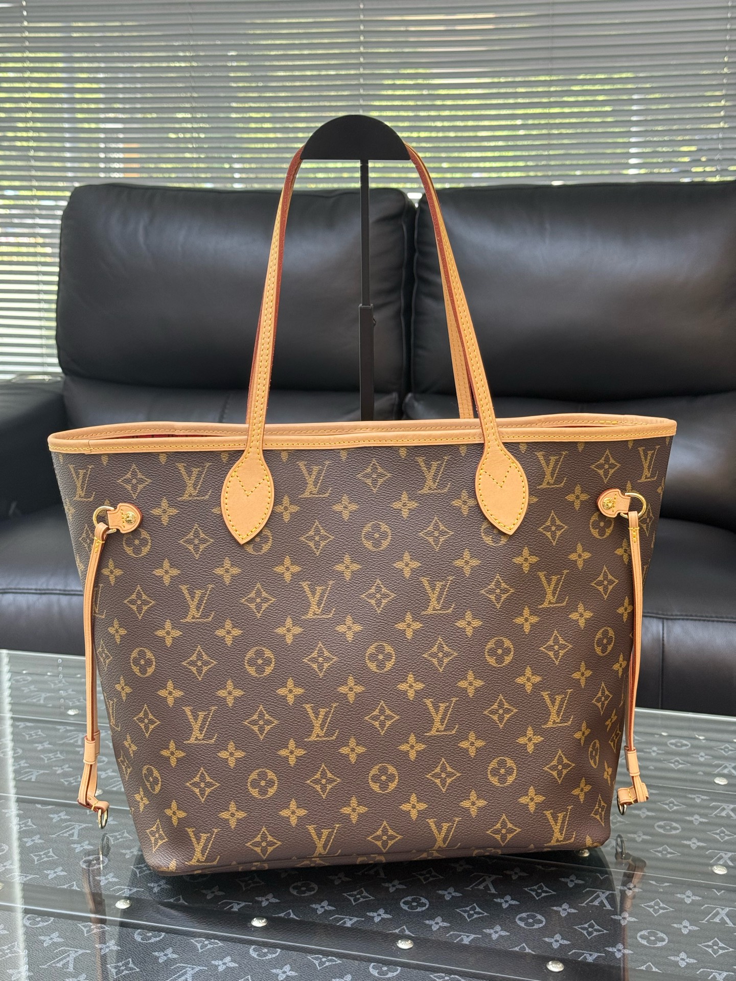 LV Louis Vuitton Neverfull MM Tote Bag Red Interior Authentic - Image 3