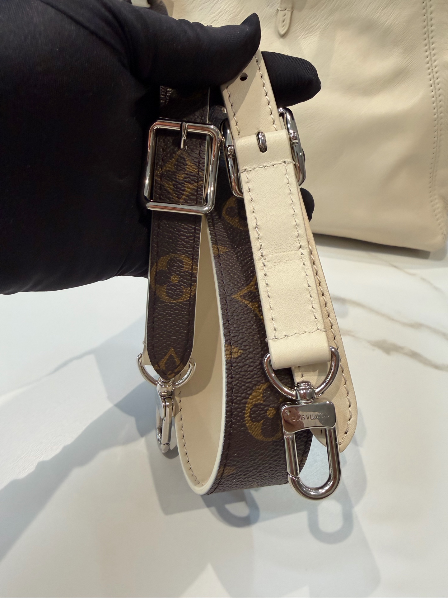 LV Louis Vuitton CarryAll Cargo White Leather Small Crossbody Authentic - Image 3