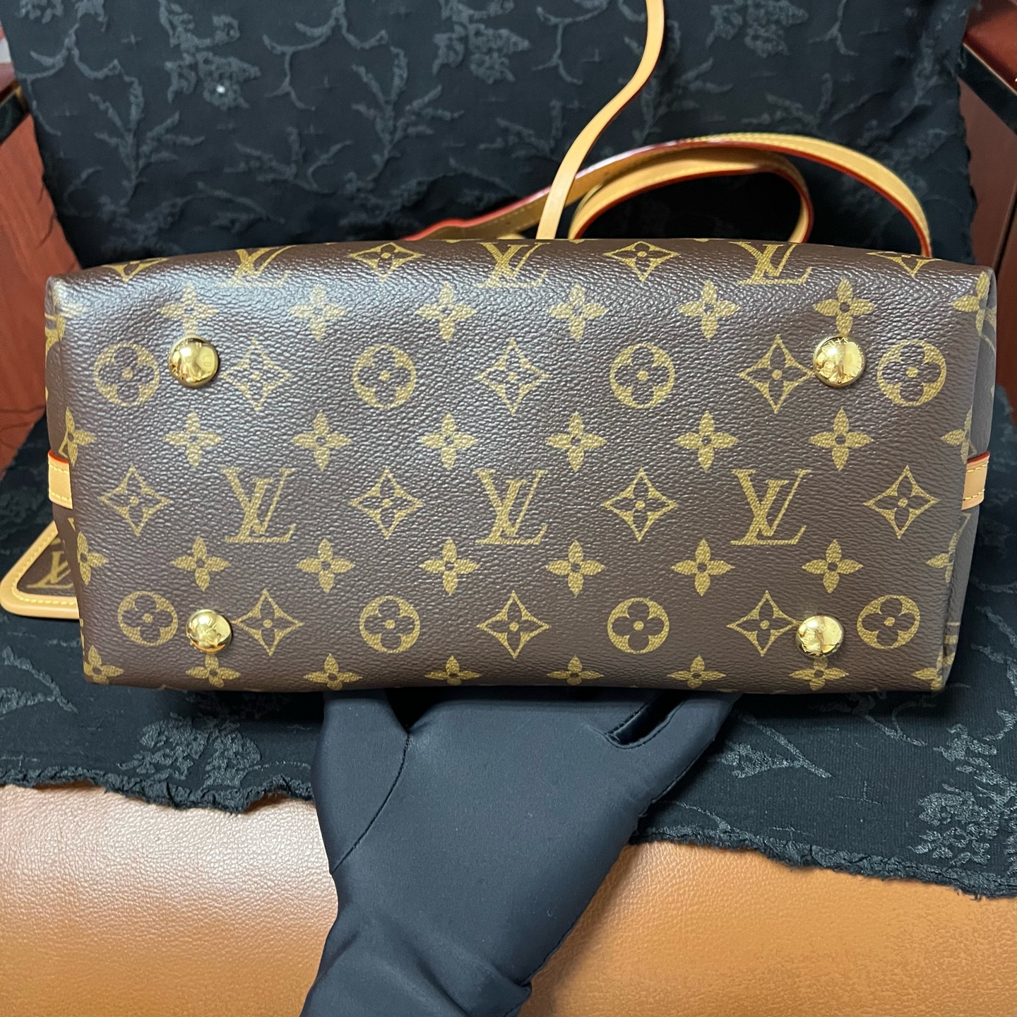 LV Louis Vuitton Carryall PM Tote Bag Authentic - Image 4
