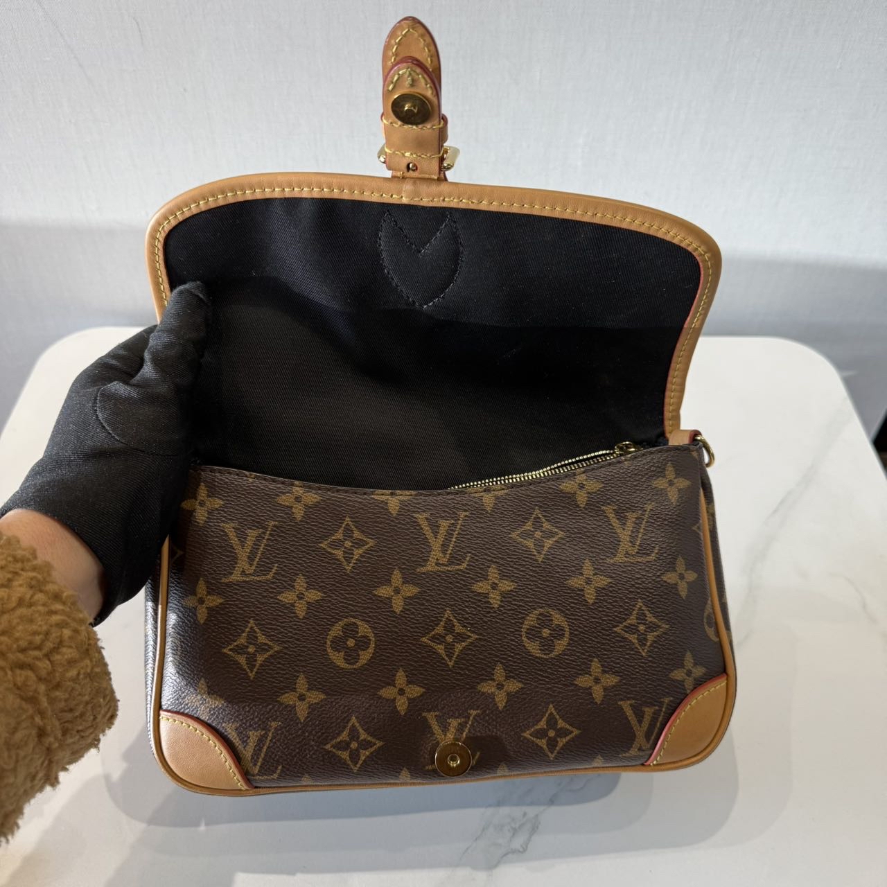 LV Louis Vuitton Monogram Black Diane Bag Authentic - Image 9